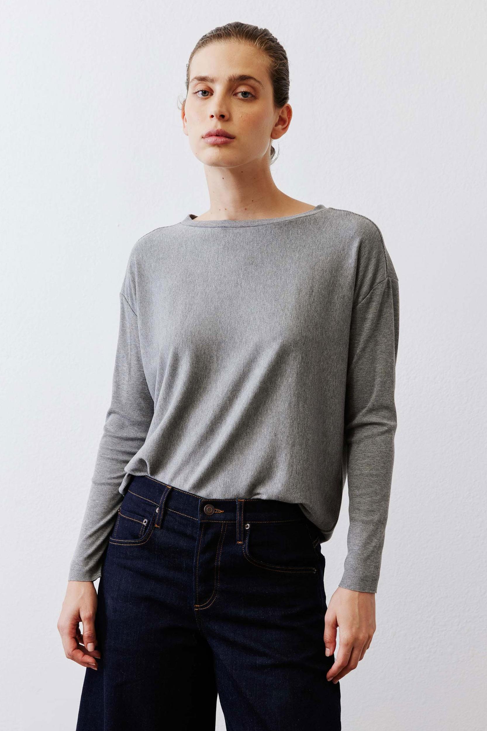 Essential Top With Buttons In The Back Product Image