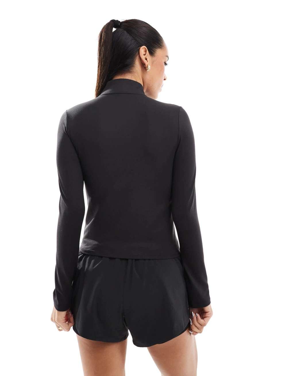 PUMA Training half zip sweatshirt in black Product Image