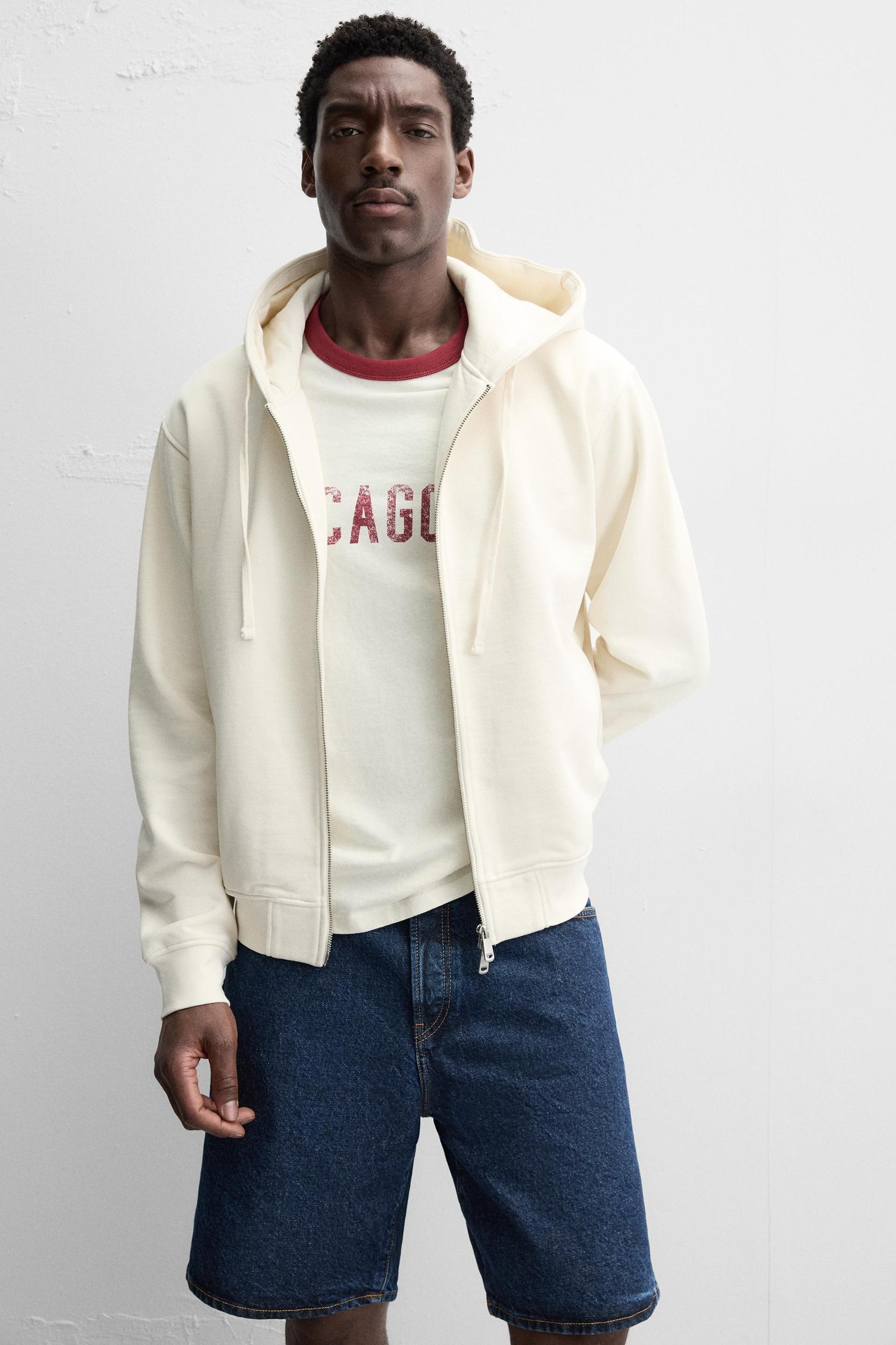 BASIC HOODED ZIP-UP SWEATSHIRT Product Image
