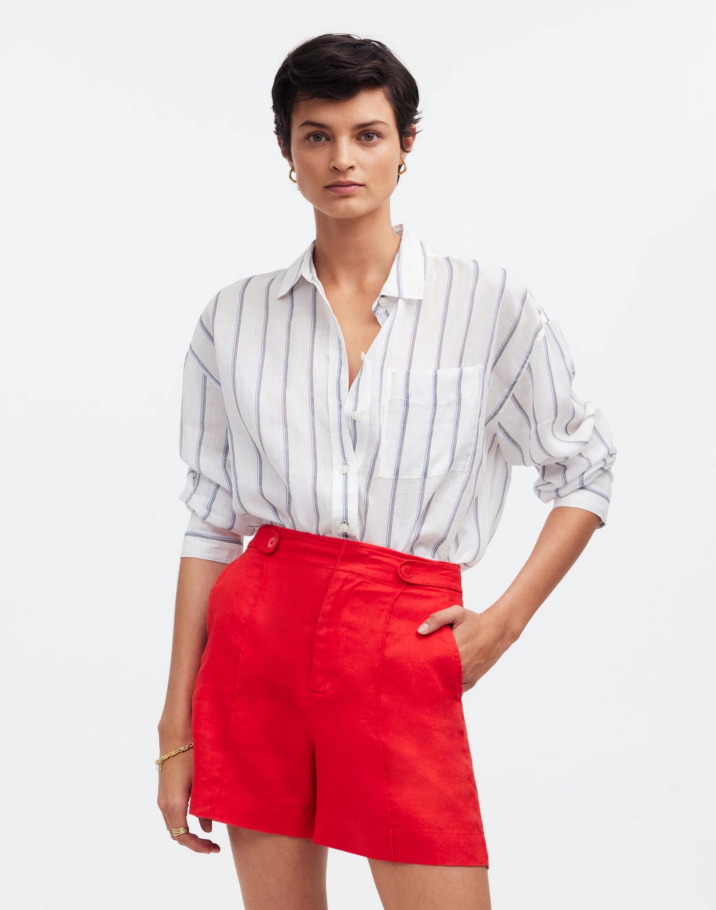 Clean Button-Tab Shorts in 100% Linen Product Image