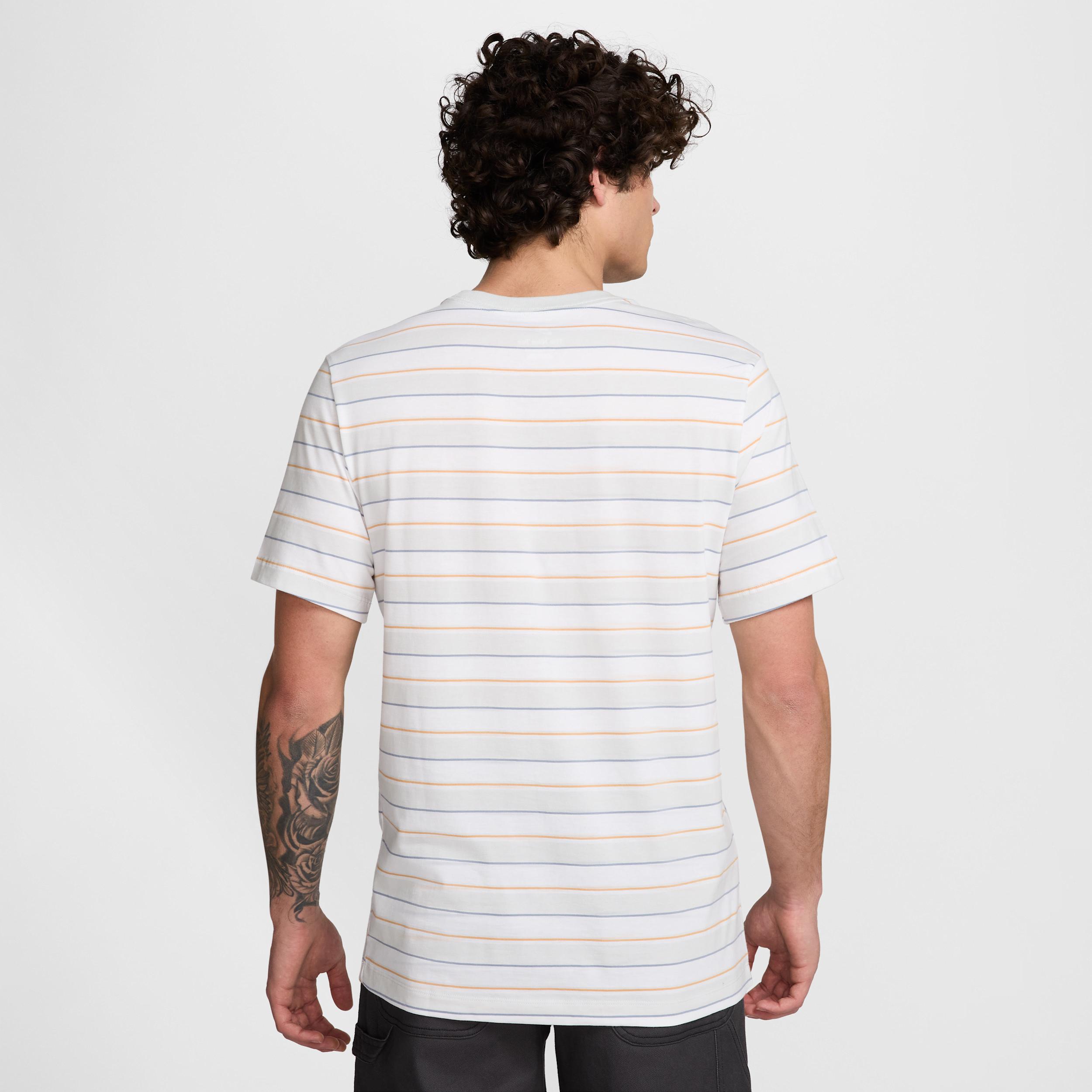 Nike Men's Club T-Shirt Product Image