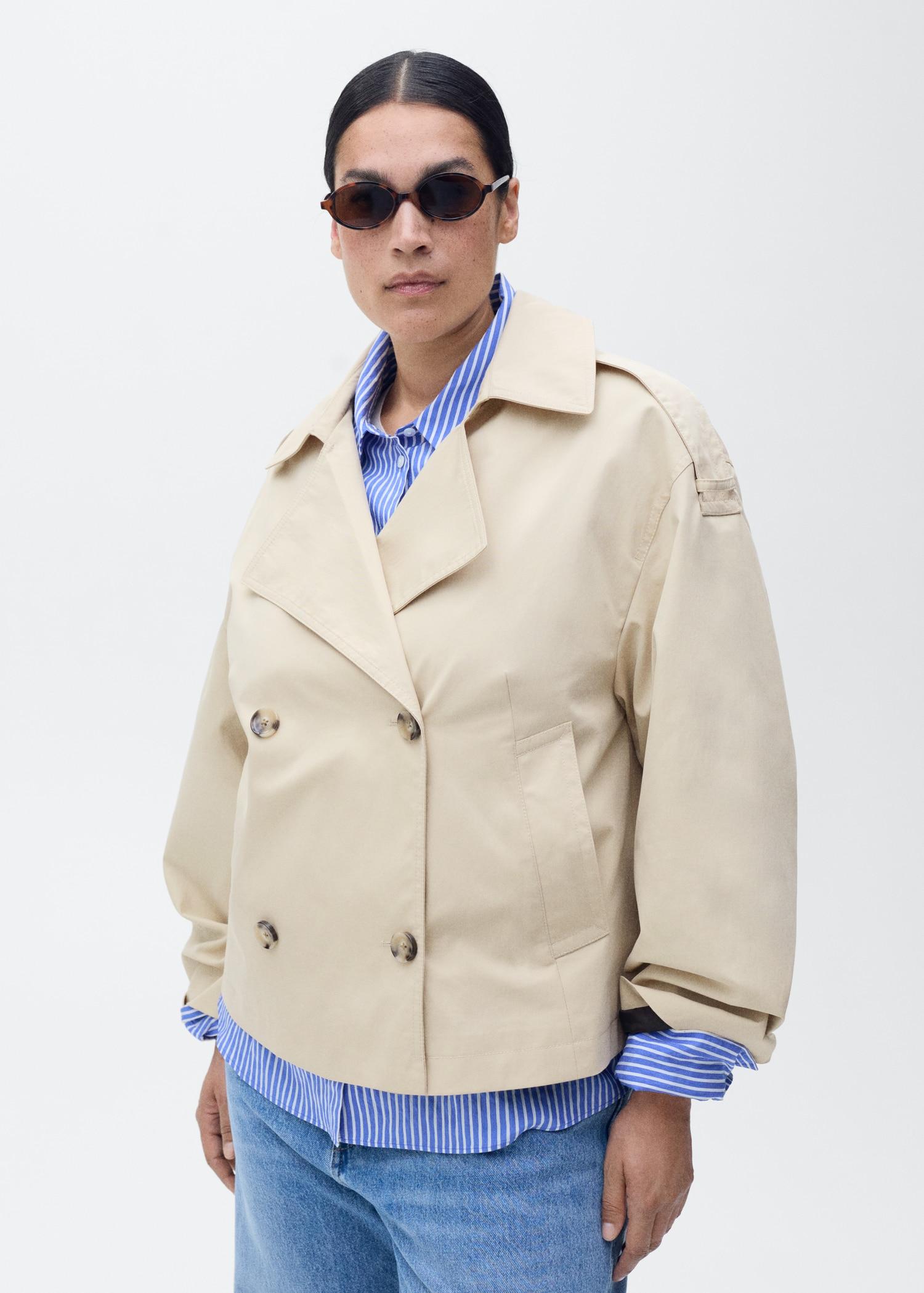 Double-breasted cropped trench coat - Women | MANGO USA Product Image