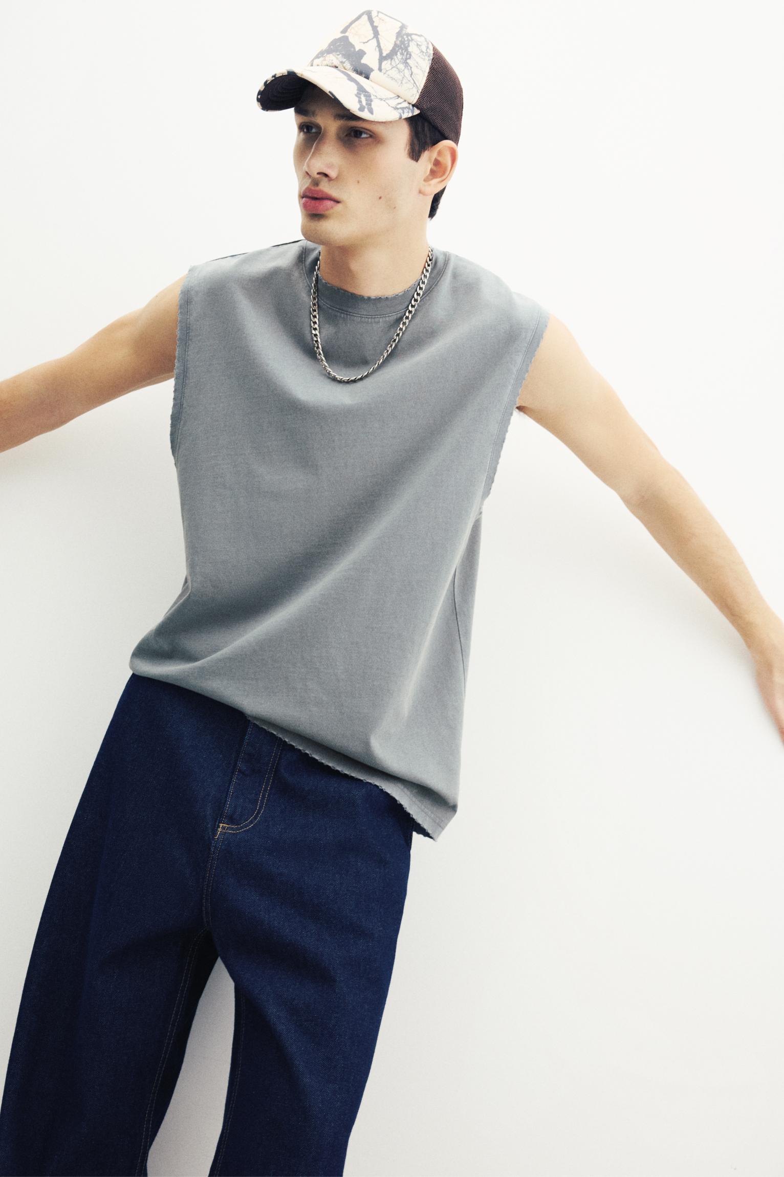 Washed sleeveless T-shirt Product Image