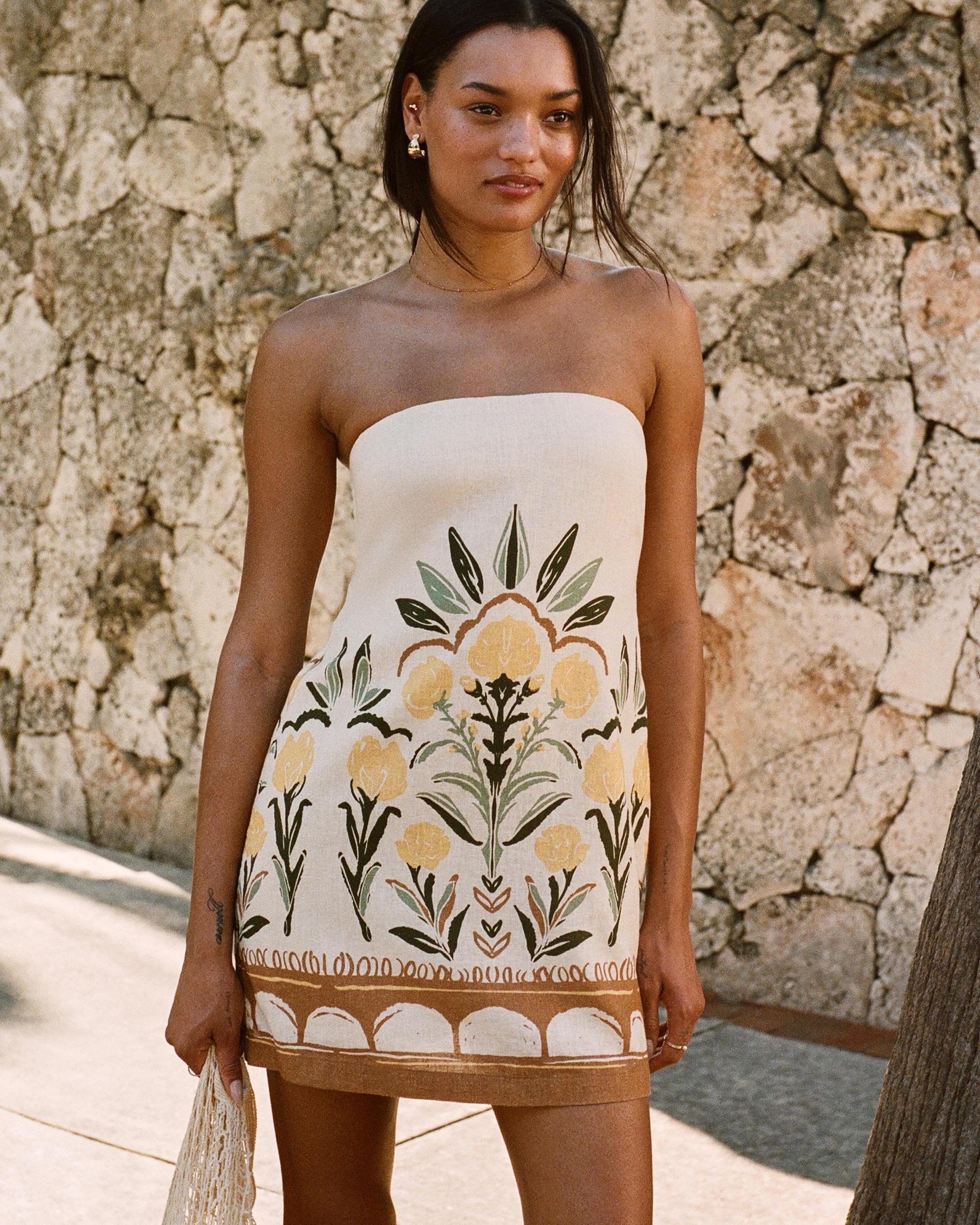 The A&F Scarlett Strapless Linen-Blend Skort Product Image