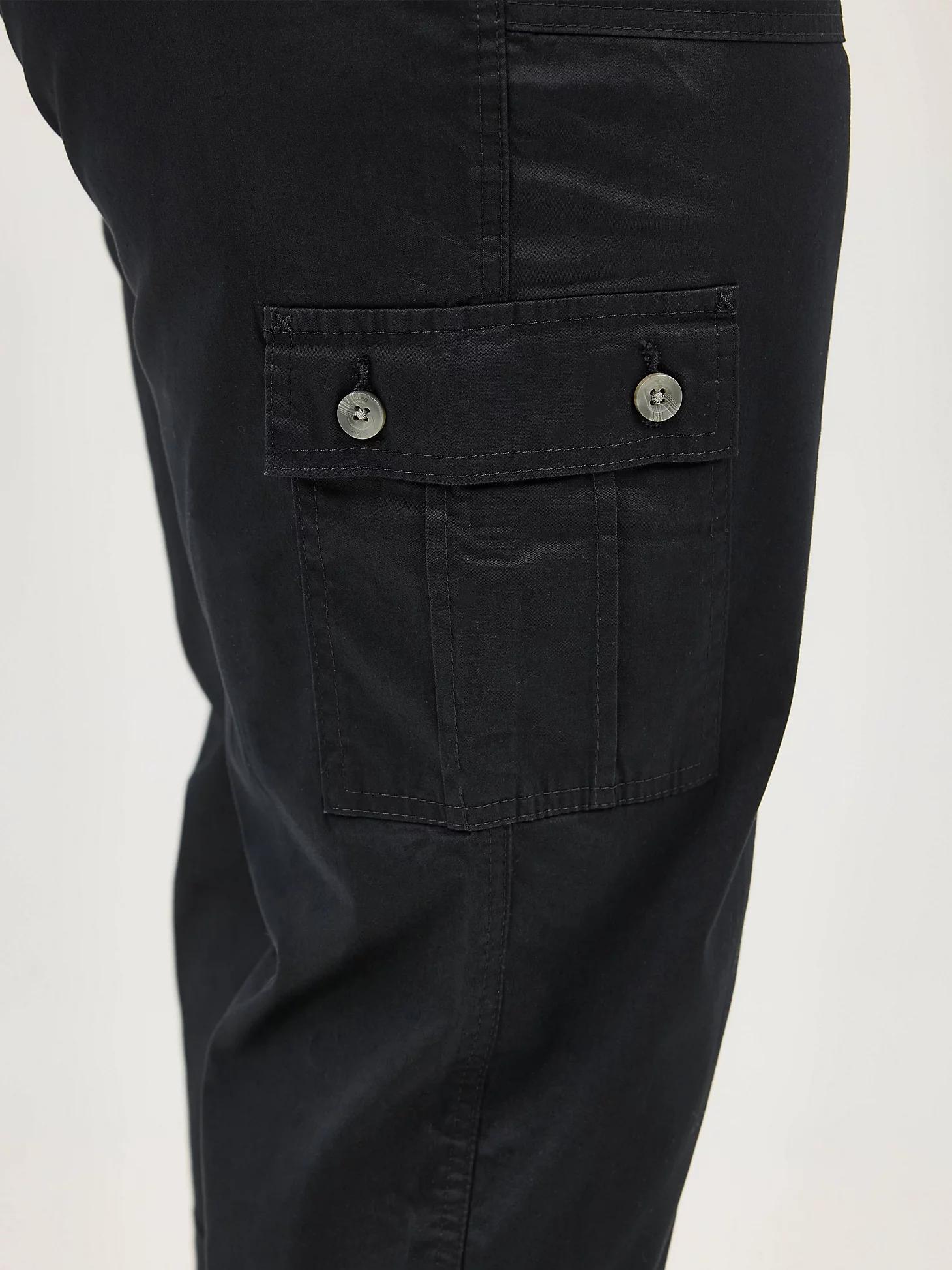 Women's Ultra Lux Comfort with Flex-To-Go Relaxed Fit Cargo Capri (Plus) | Women's Capris & Crops | Lee® Product Image