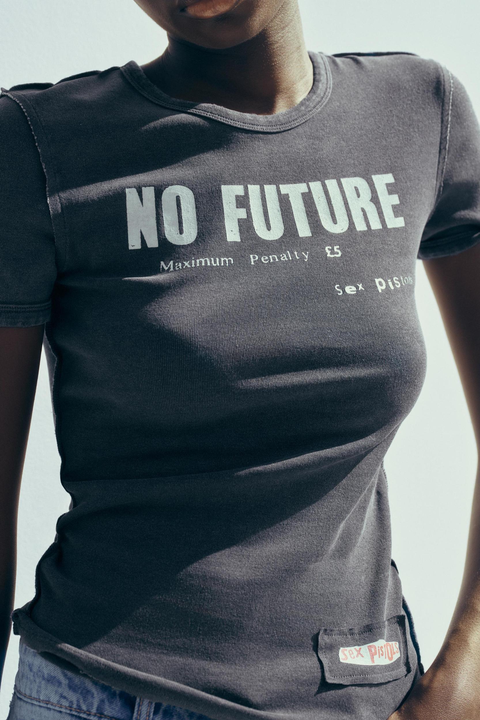 WASHED EFFECT T-SHIRT ©SEX PISTOLS Product Image