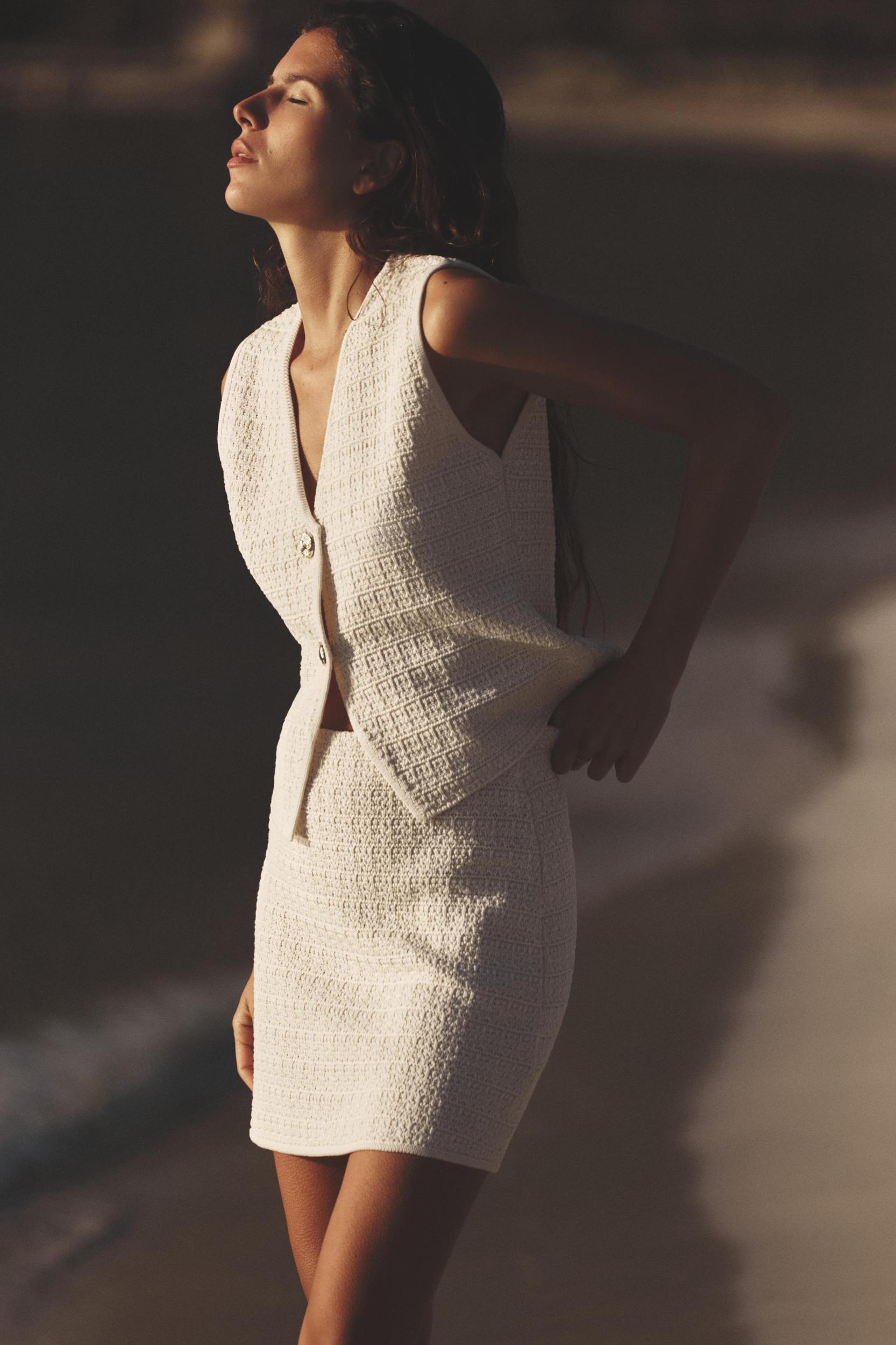 TEXTURED KNIT MINI SKIRT Product Image