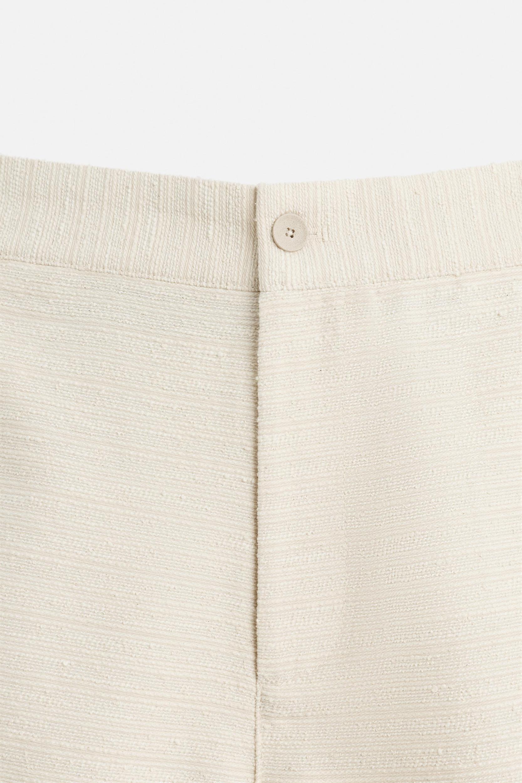 TEXTURED SHORTS Product Image