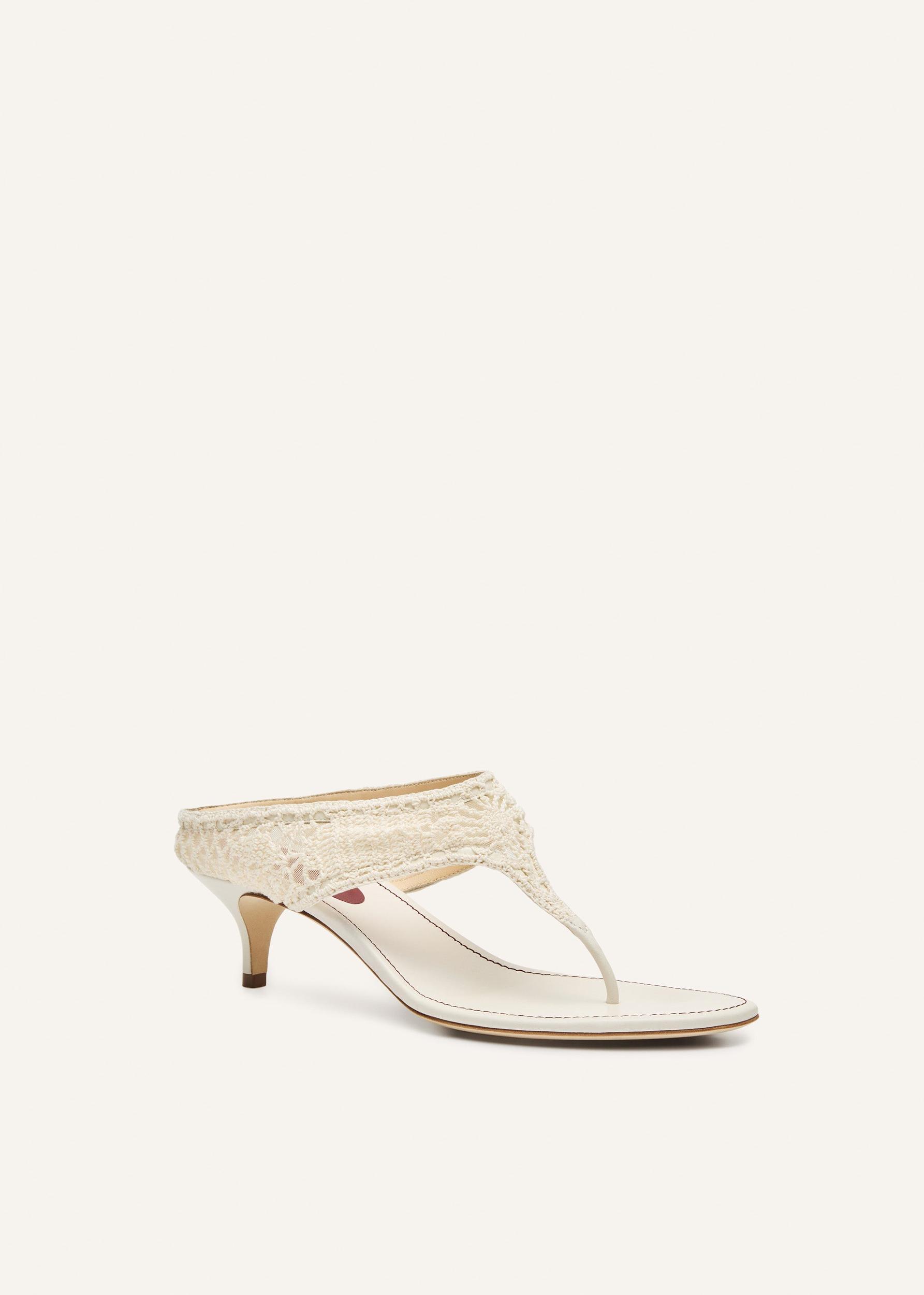 Thong sandals in crochet cream Product Image