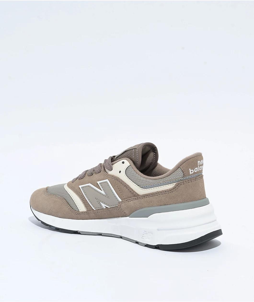 New Balance Lifestyle 997R Mushroom & Linen Shoes Product Image