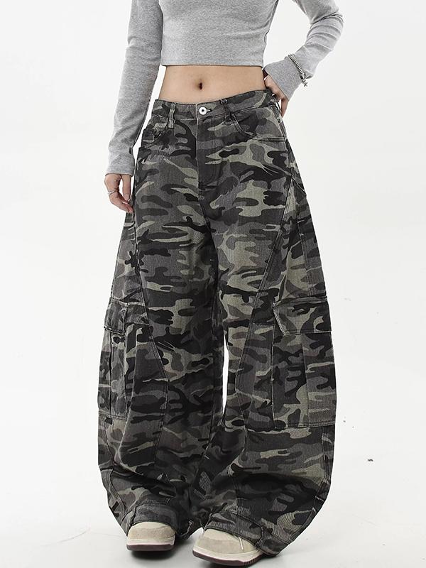 Vintage Multi-Pocket Camouflage Boyfriend Jeans Product Image