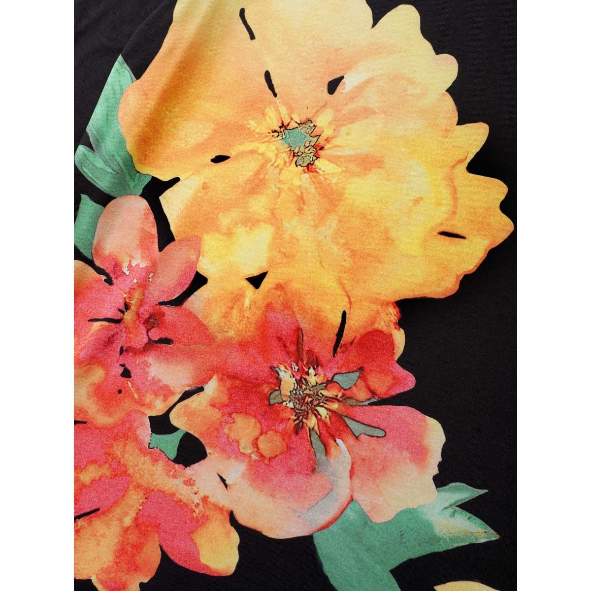 Plus Size Round Neck Carnation Print T-shirt Black Women Elegant Contrast Natural Flowers Round Neck Everyday T-shirts BloomChic 12/L Product Image