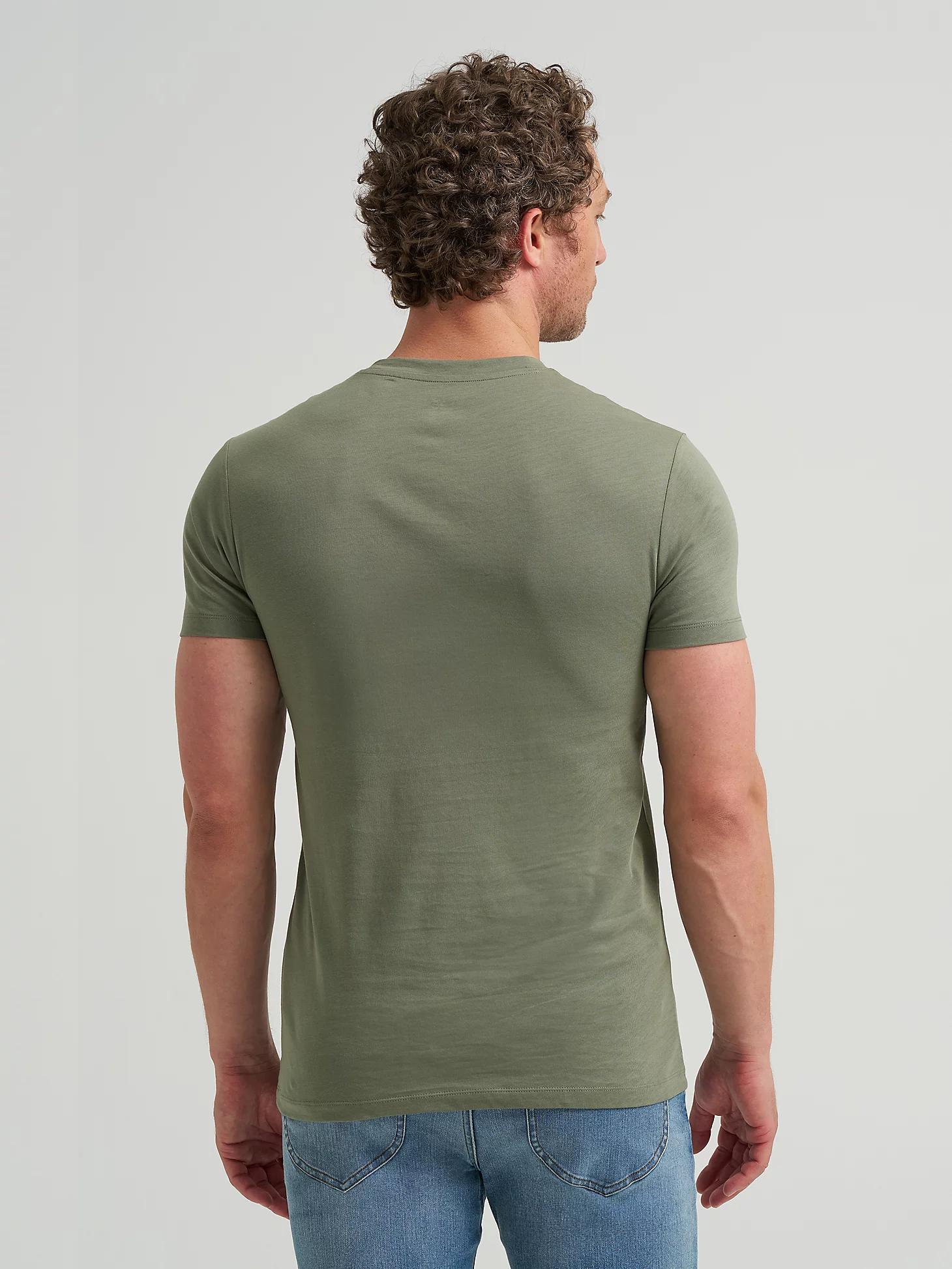Men's Slim Fit Lightweight Pocket Tee | Men's Tops & Tees | Lee® Product Image