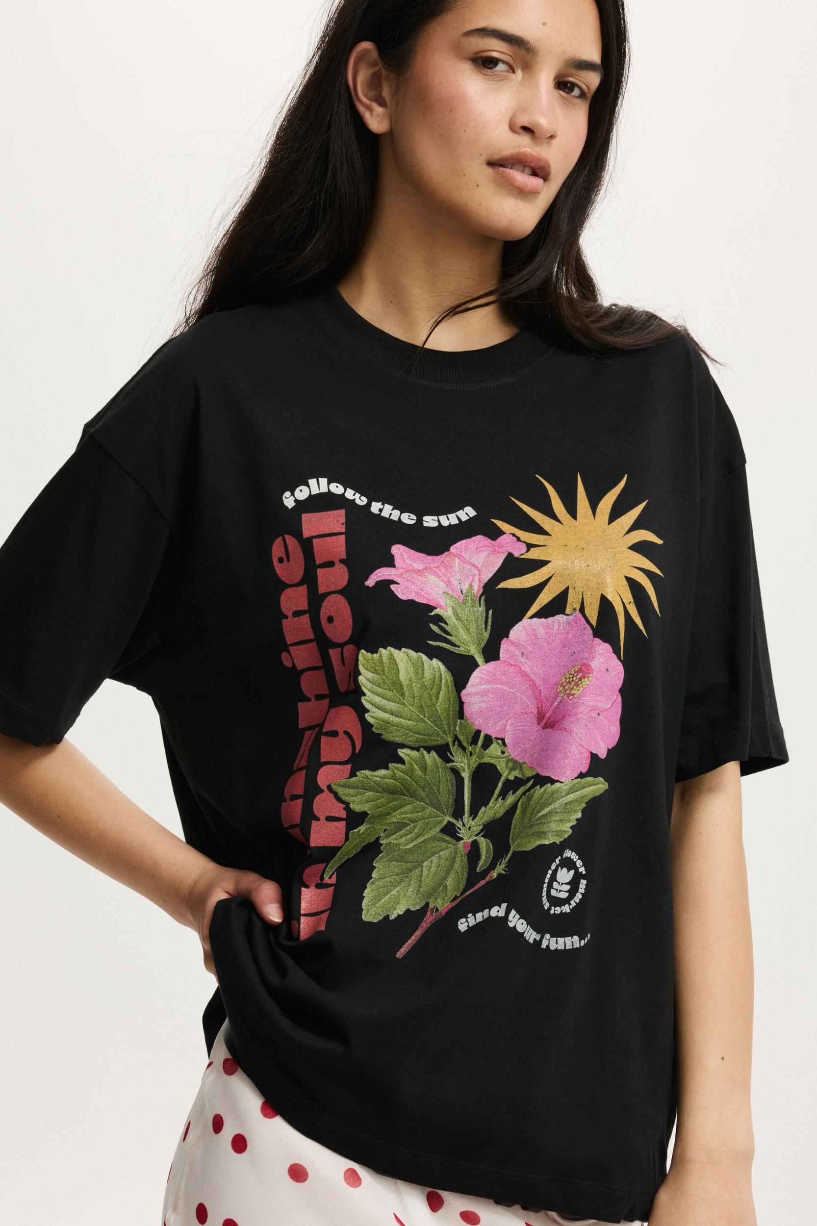 Boxy Graphic T-Shirt Product Image