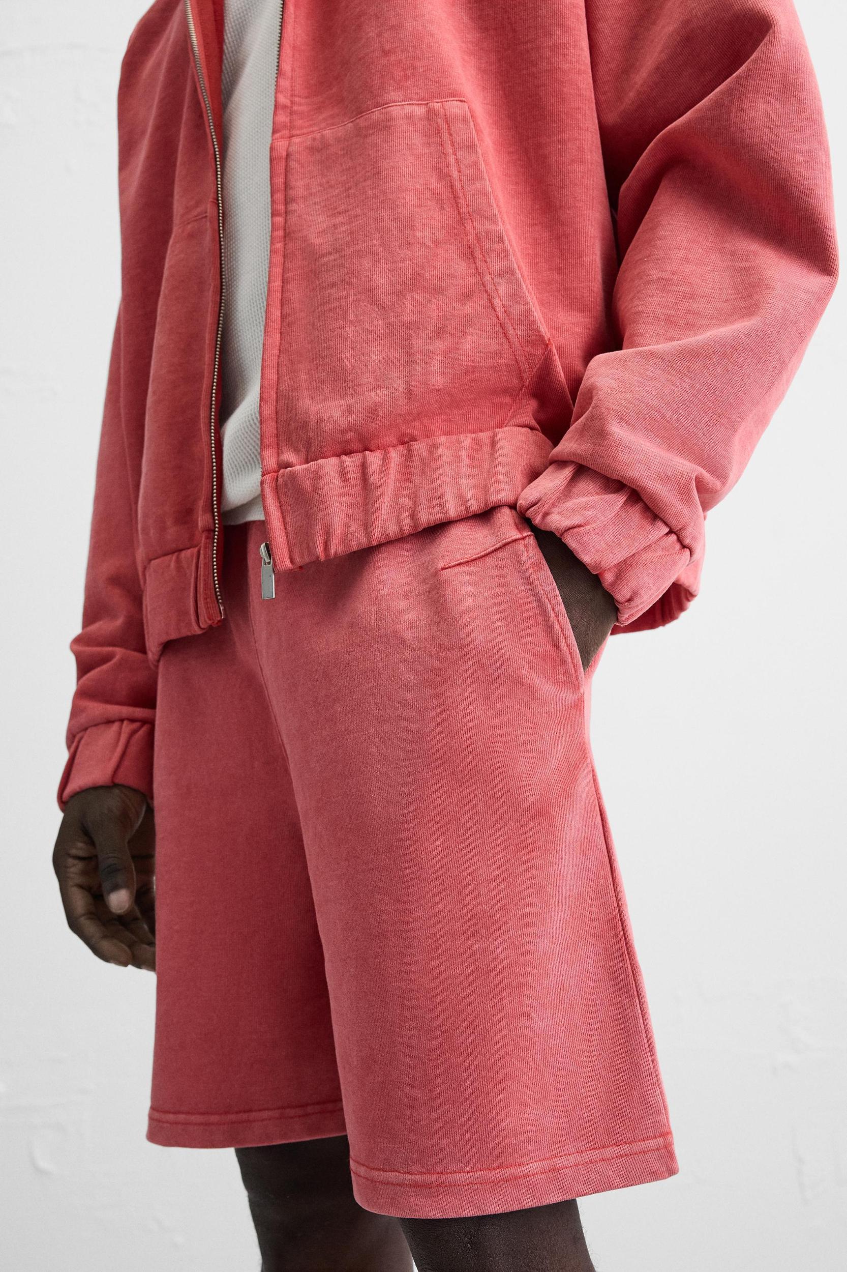 RELAXED FIT JOGGER SHORTS Product Image