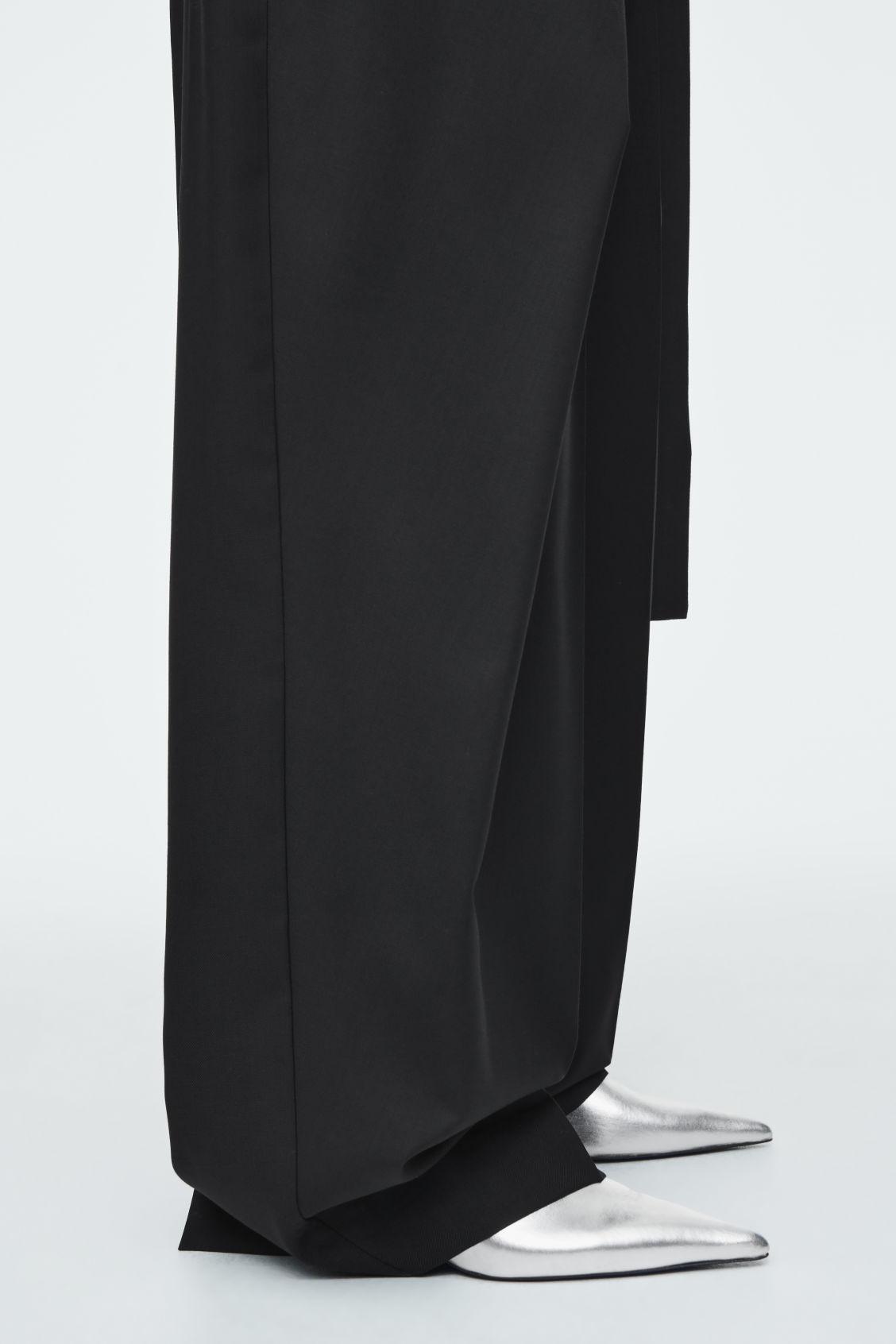 POINTED LEATHER SLINGBACK KITTEN HEELS Product Image