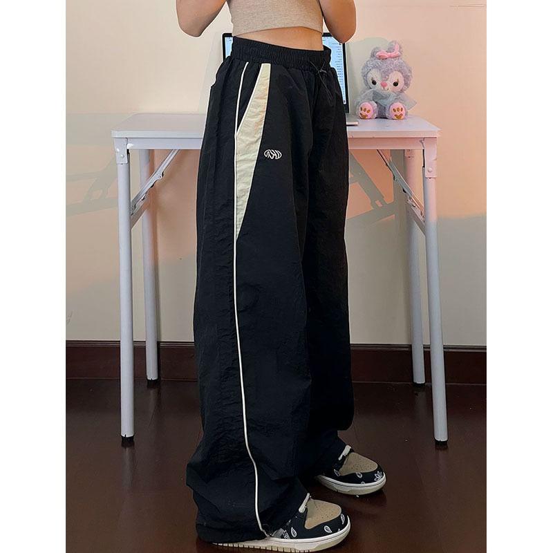 Low Waist Color-Block Loose-Fit Wide-Leg Sweatpants Product Image