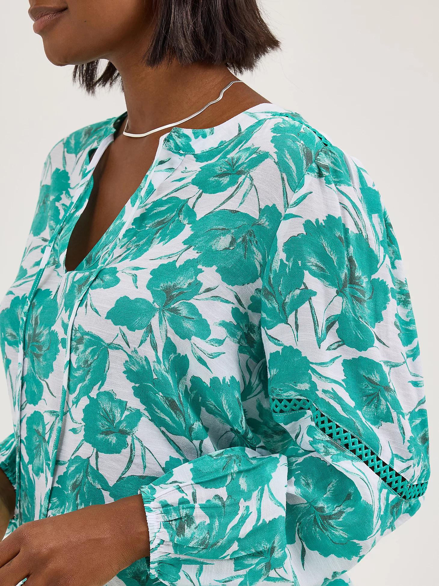 Women's Long Sleeve V-Neck Print Blouse | Women's Tops & Tees | Lee® Product Image