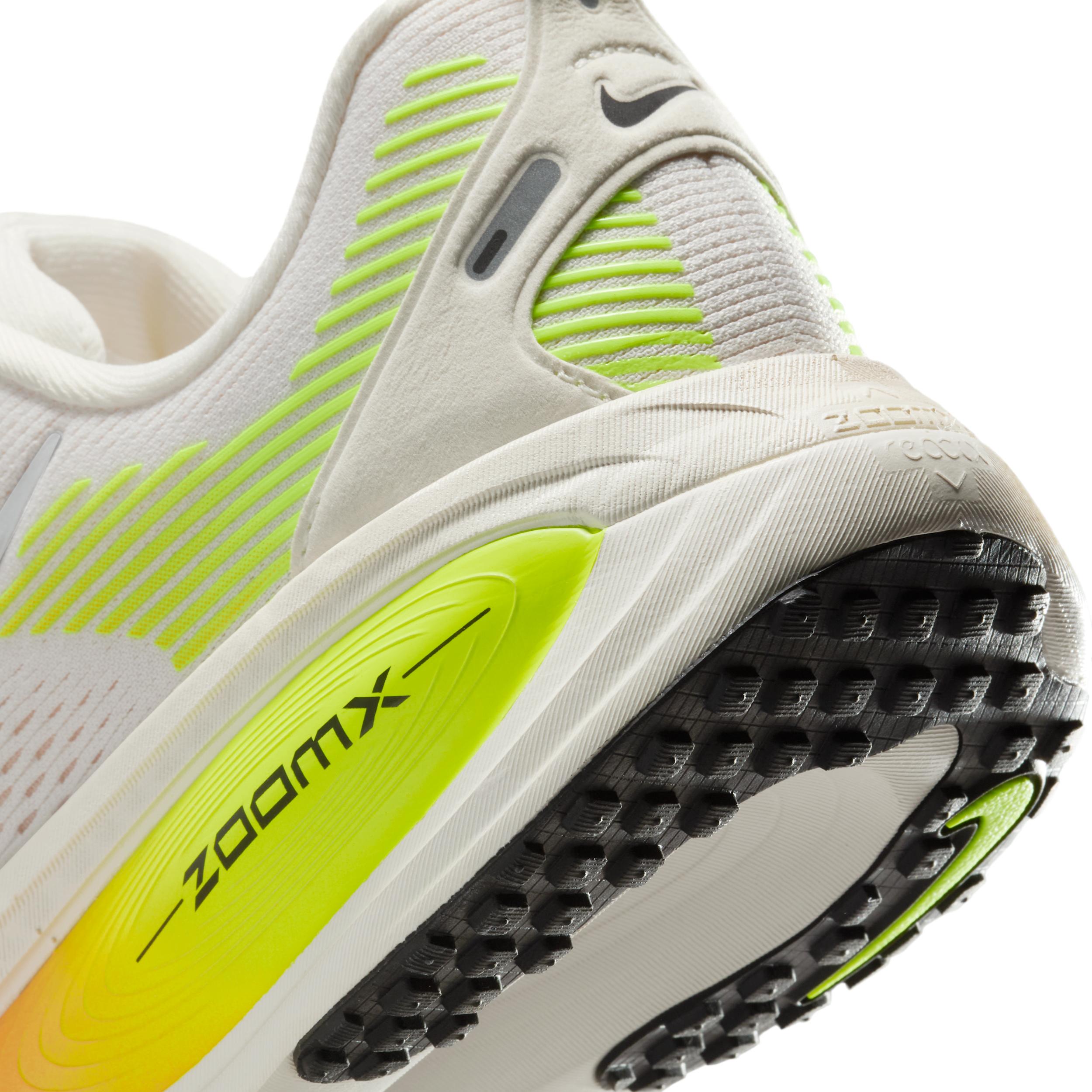 Nike Women's Vomero 18 Road Running Shoes Product Image