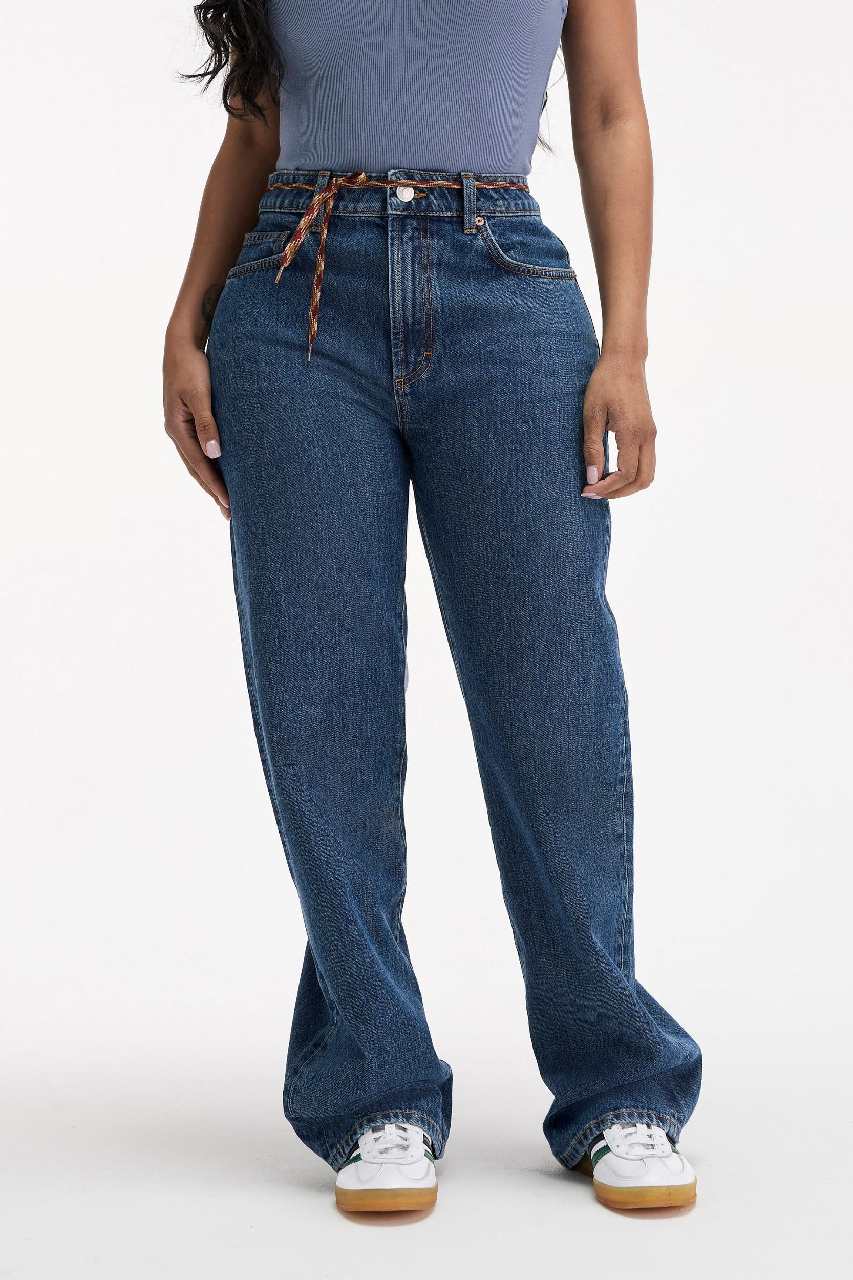 Curvy 91 Straight Jean Product Image