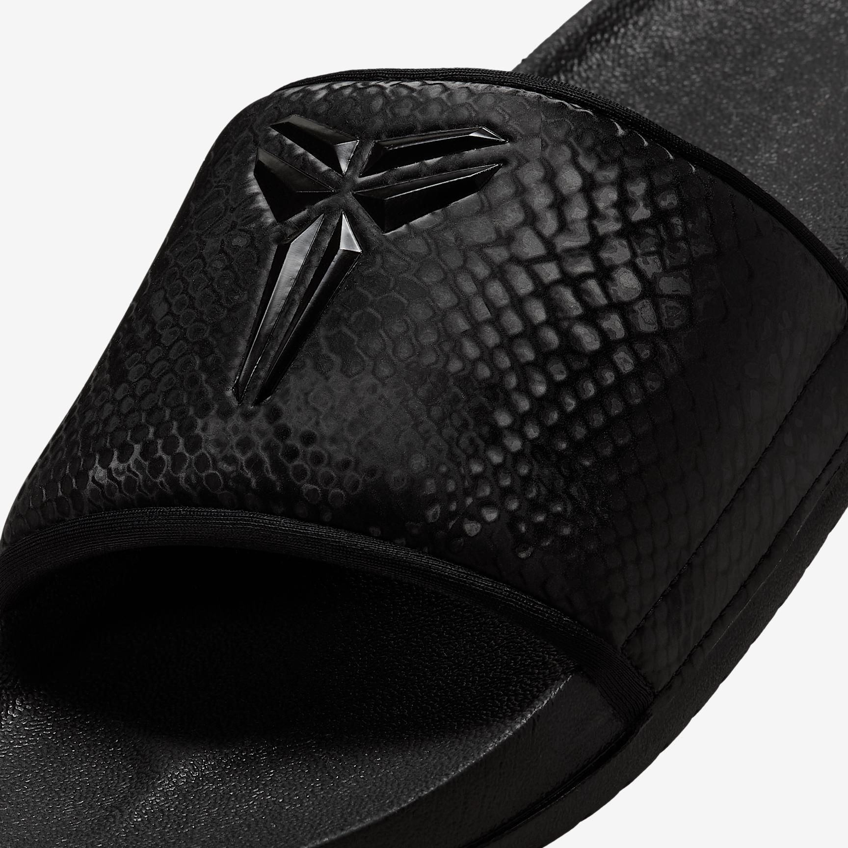 Kobe Offcourt Men's Slides Product Image