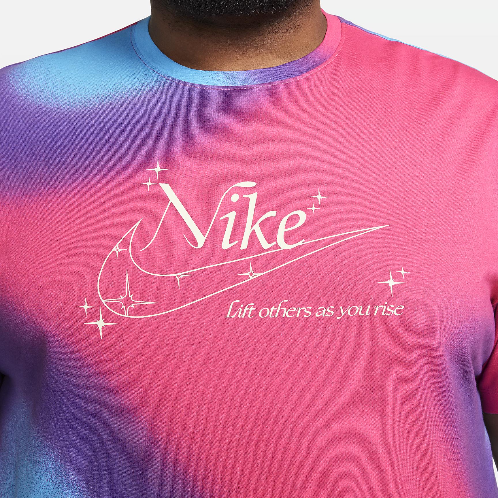 Nike Sportswear Men's T-Shirt Product Image