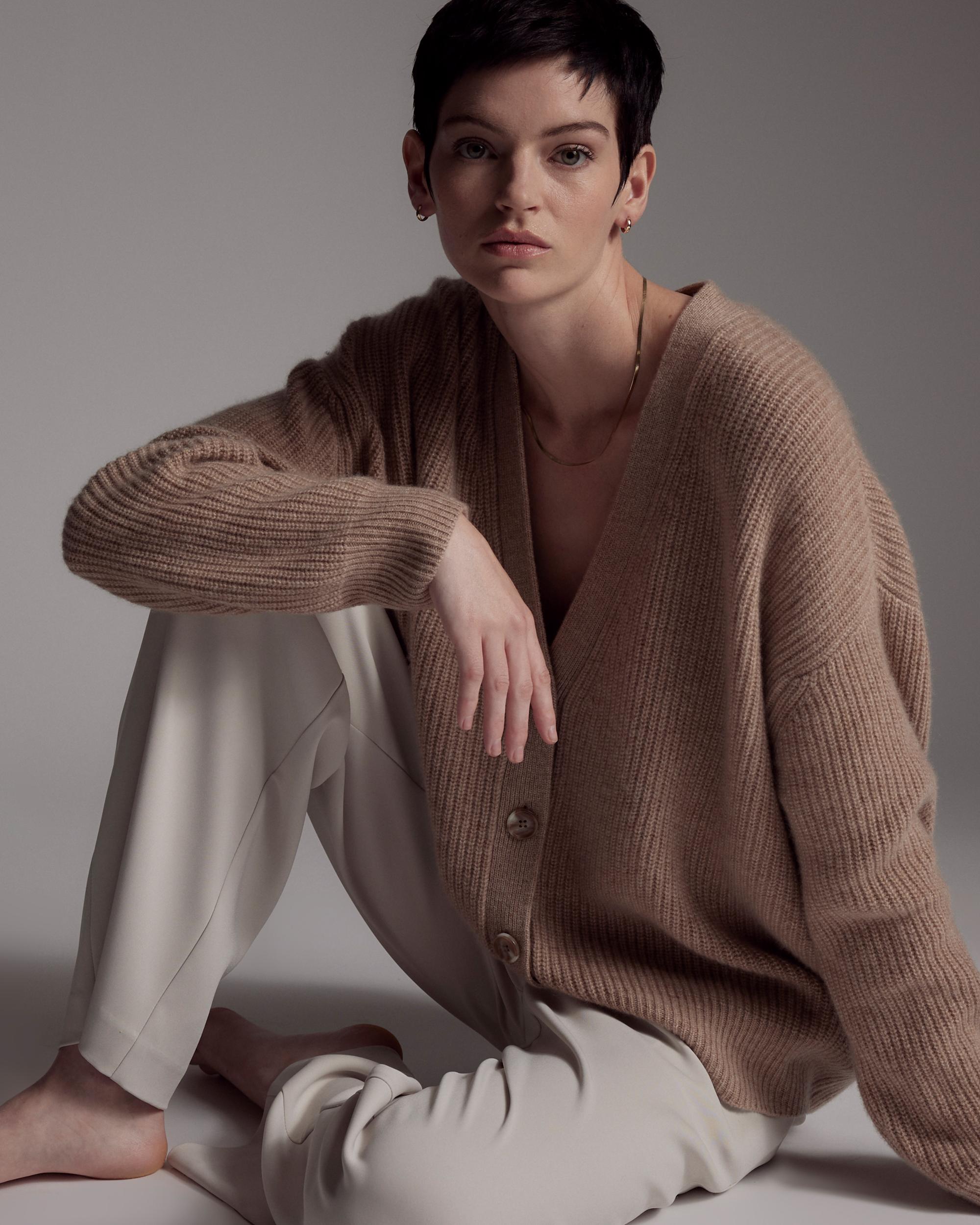 Quince | Women's Mongolian Spring Cashmere OverSized Boyfriend Cardigan Sweater Size XL Product Image