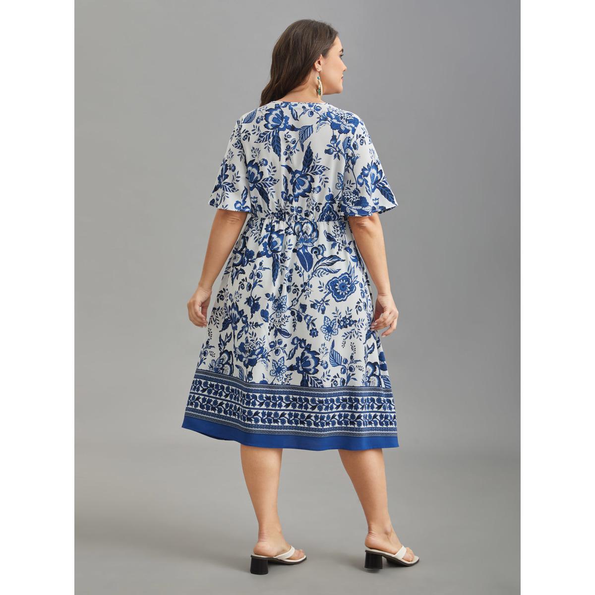 Plus Size Floral Print Wrap-Neck Pocket Midi Dress Navy Women Boho Non Overlap Collar Short sleeve Curvy BloomChic 28/5X Product Image