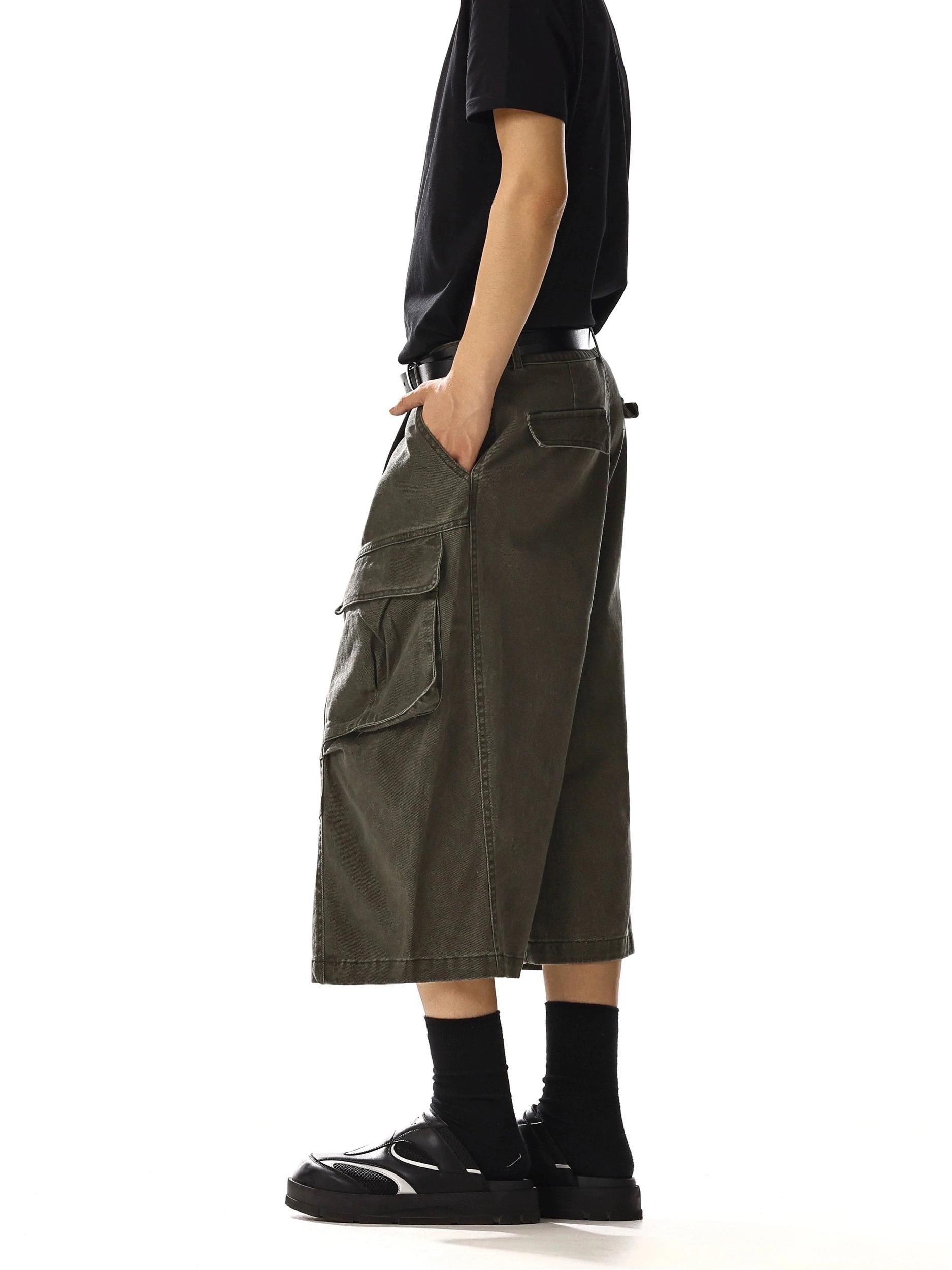 RT No. 18233 CARGO MULTI POCKET SHORTS Product Image