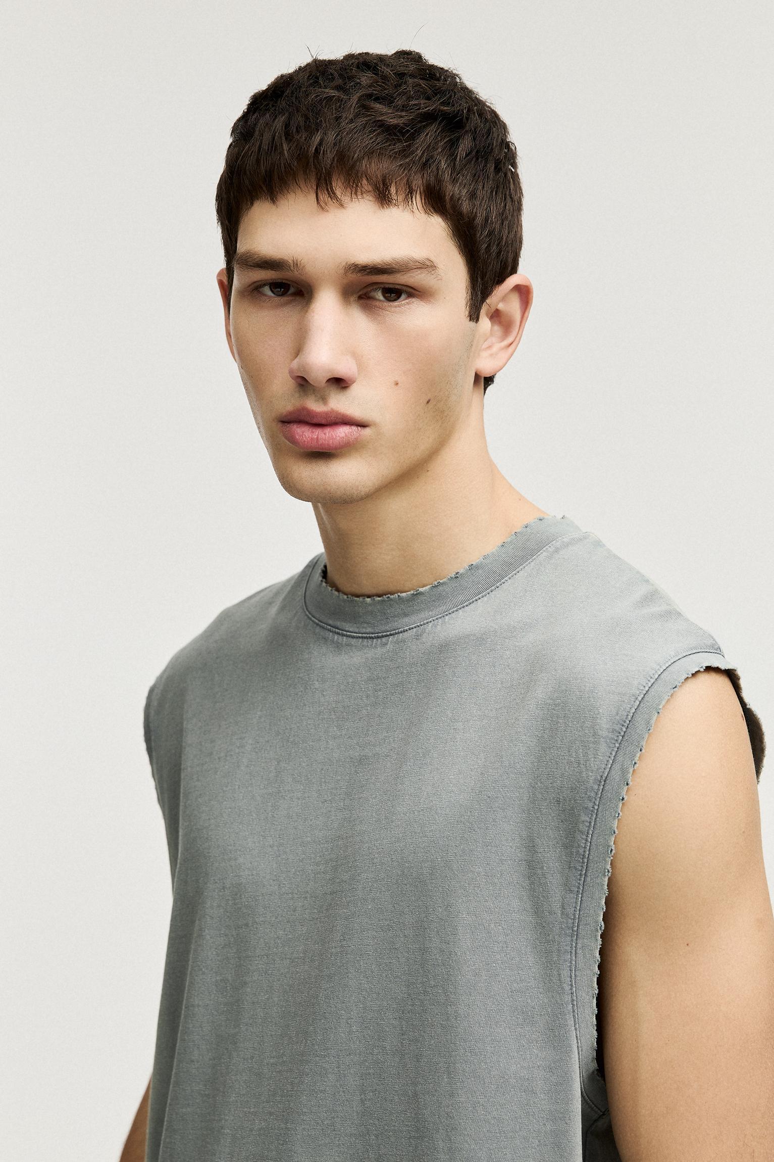 Washed sleeveless T-shirt Product Image