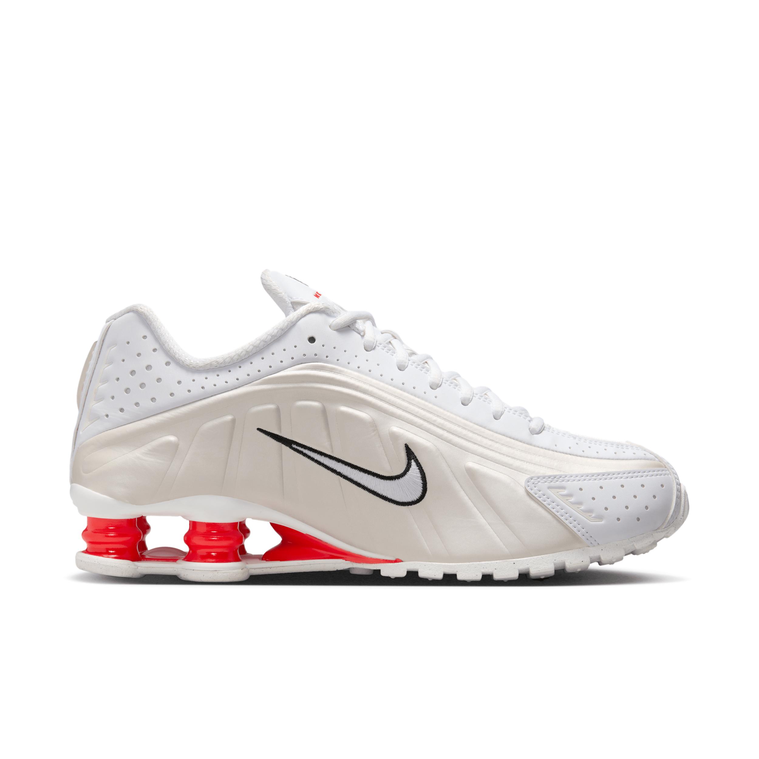Nike Women's Shox R4 Shoes Product Image
