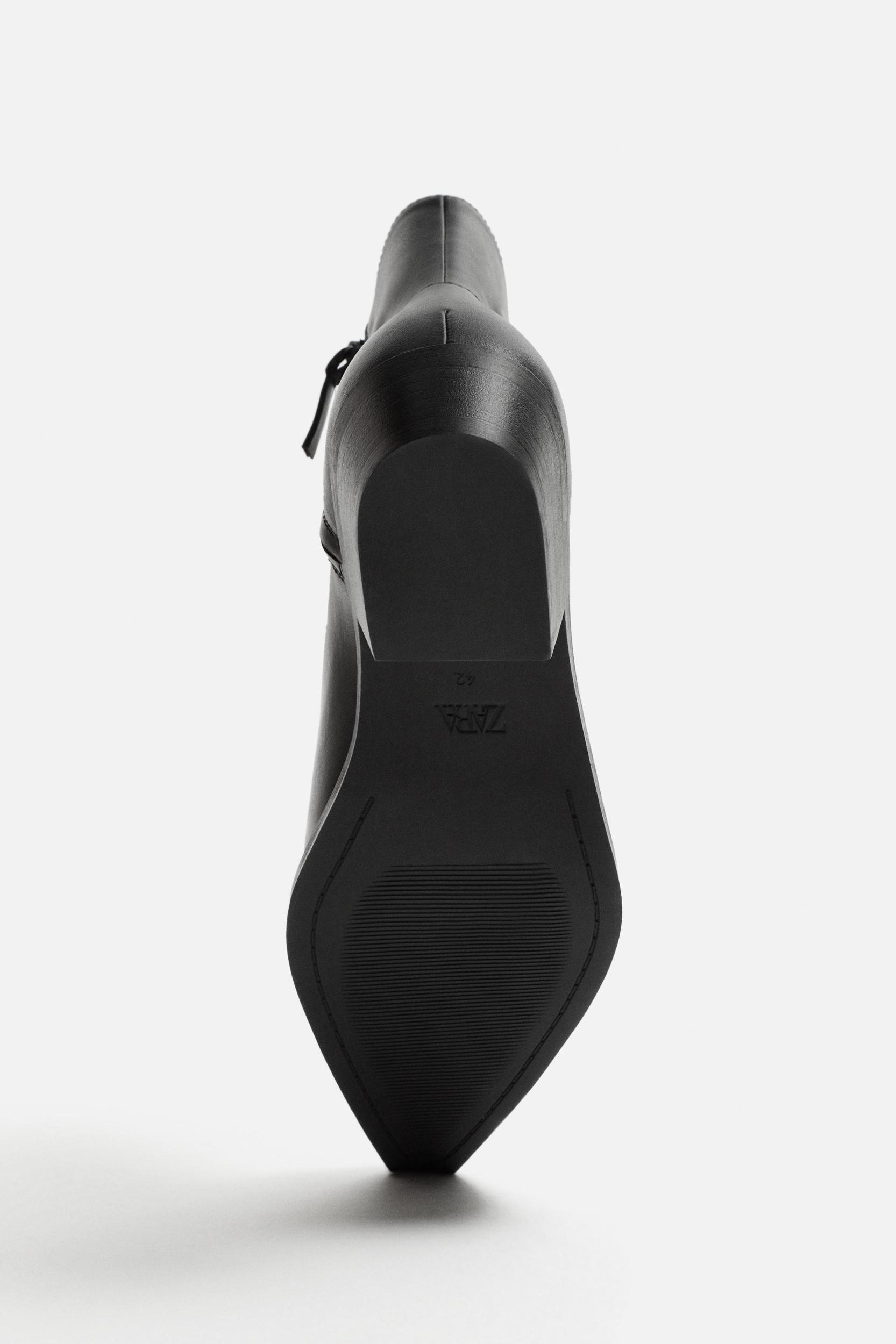 POINTED TOE COWBOY BOOT Product Image