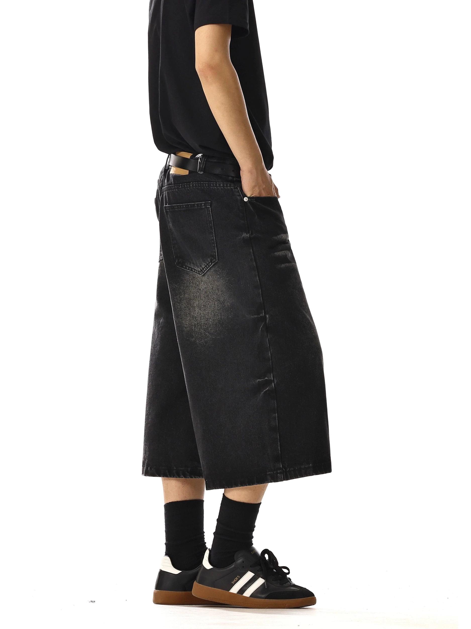 RT No. 18222 WASHED DENIM SHORTS Product Image