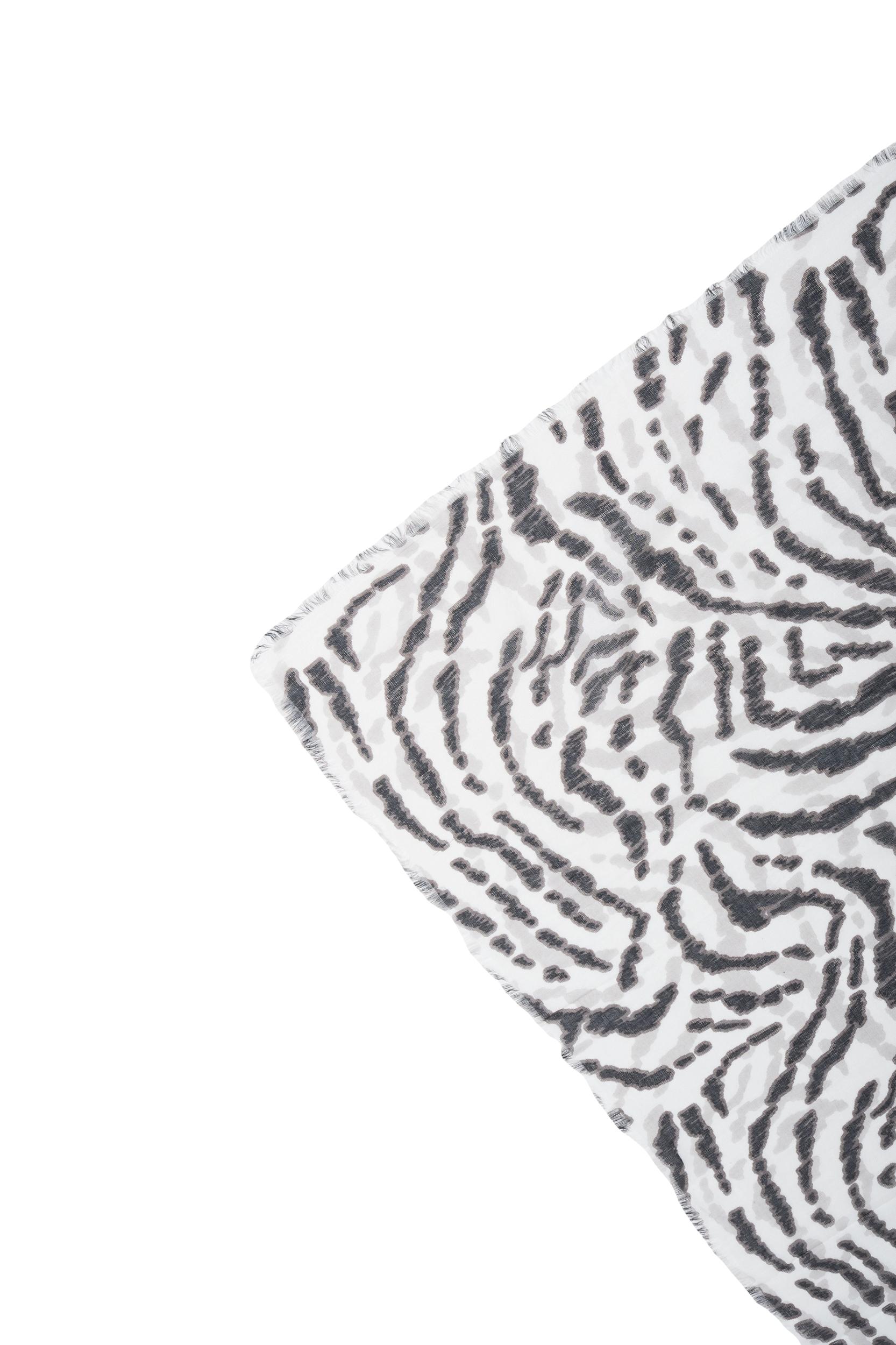 Scarf with animal print Product Image