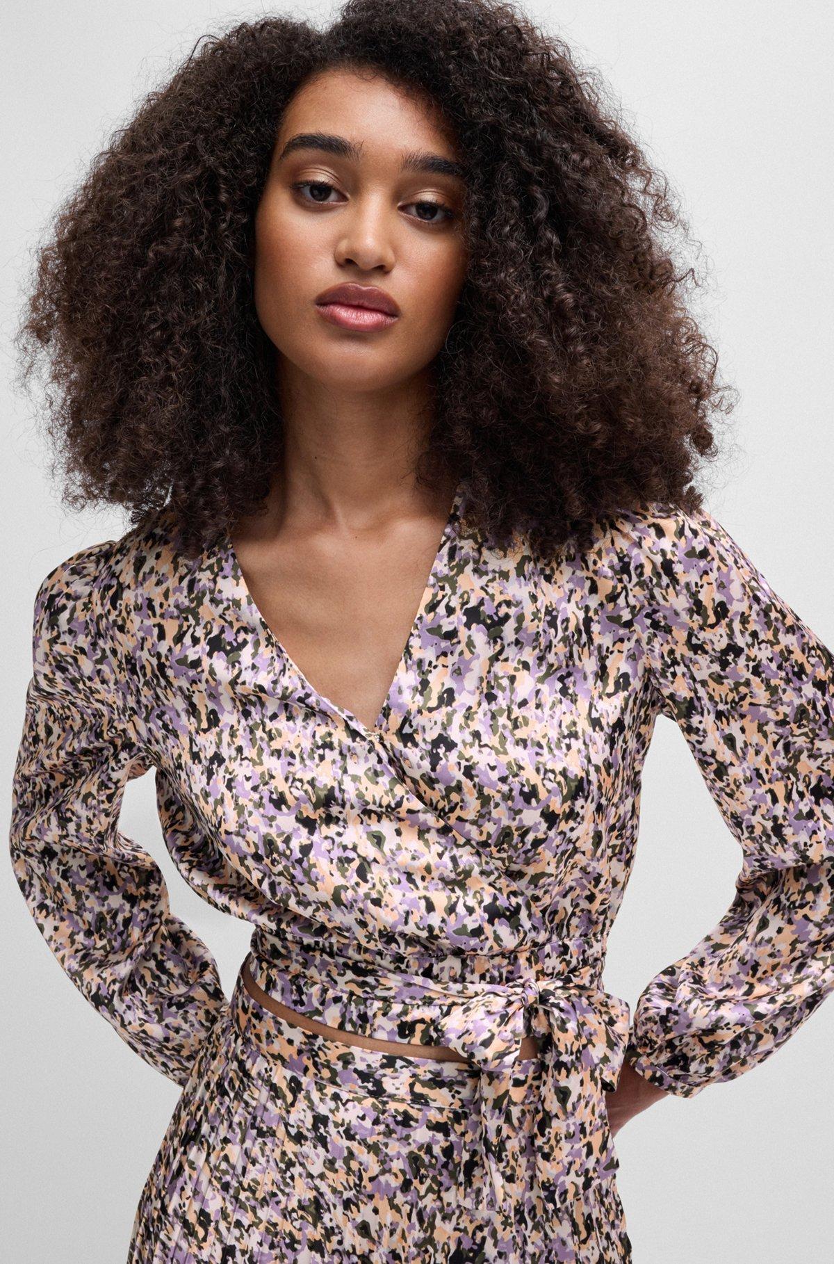 Slim-fit blouse in printed satin twill Product Image