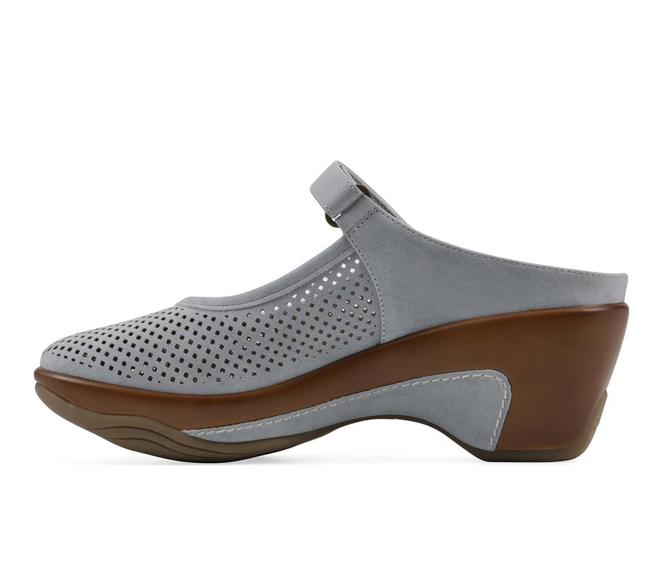 Women's White Mountain Vinto2 Clogs Product Image