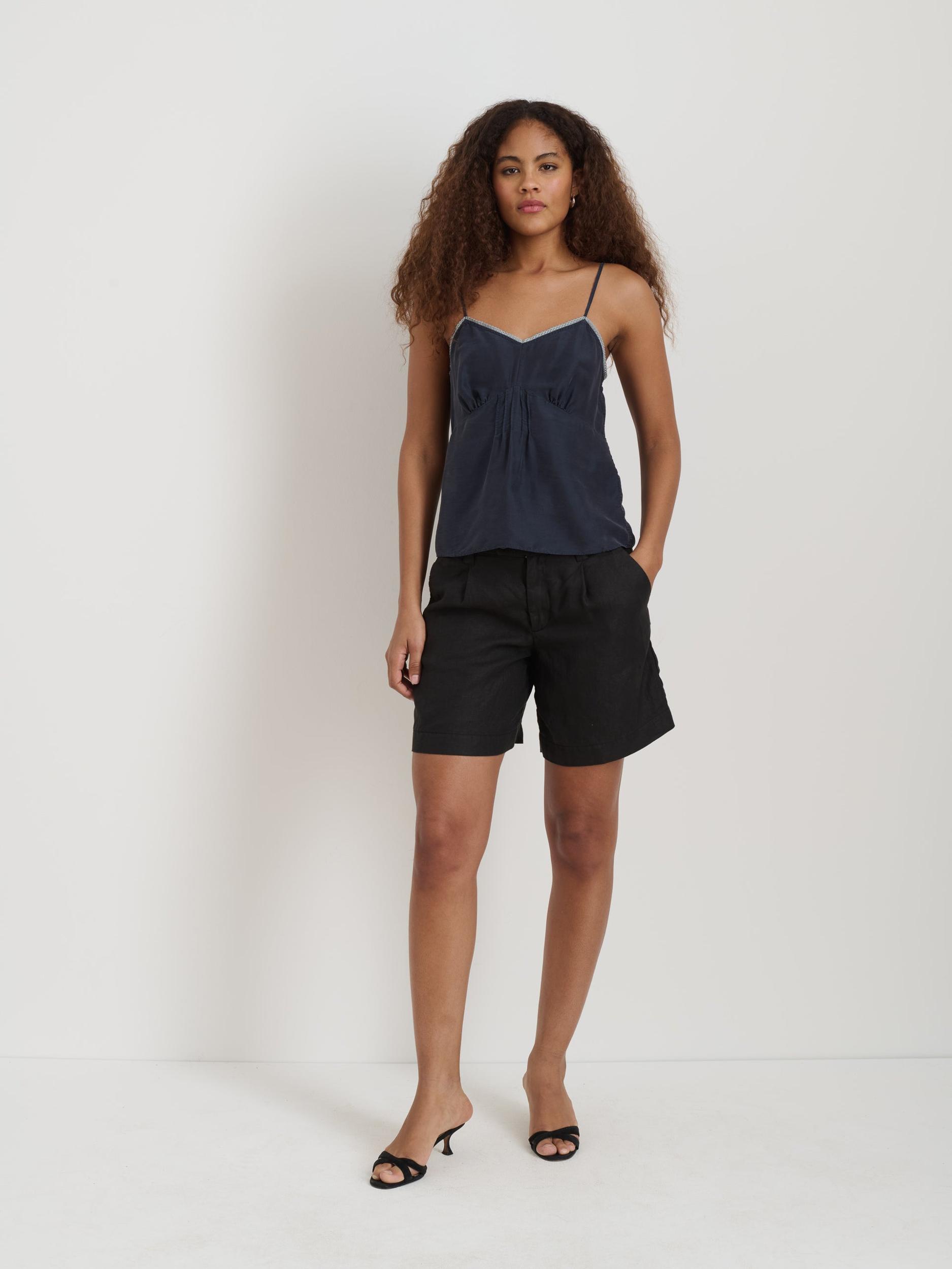Luna Pleated Short In Linen Product Image
