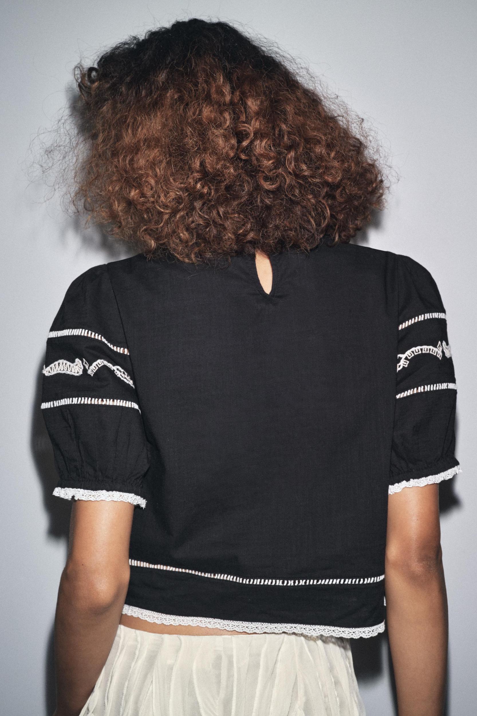 ZW COLLECTION CONTRAST EMBROIDERY BLOUSE Product Image