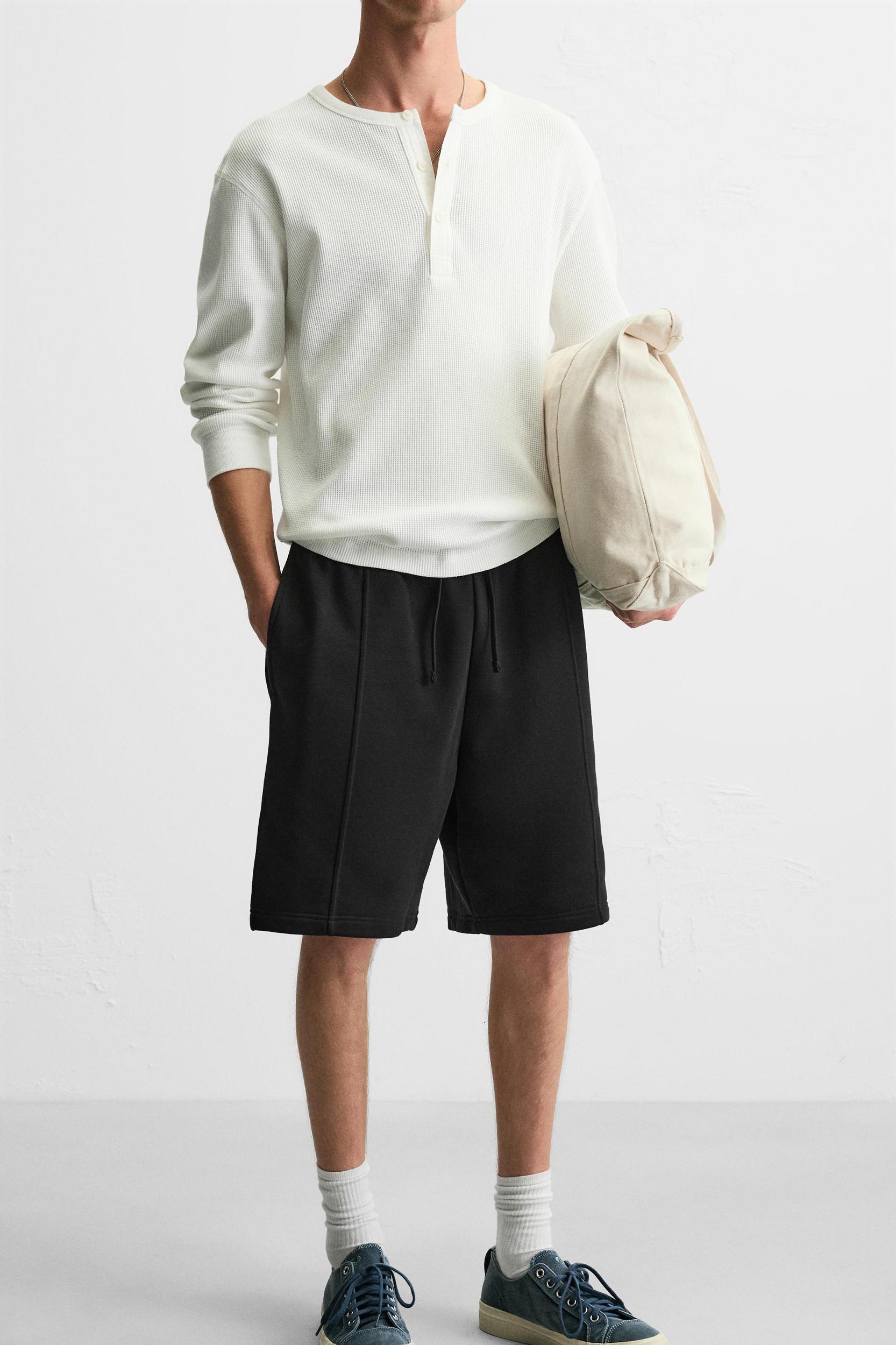 SEAMED JOGGING SHORTS Product Image