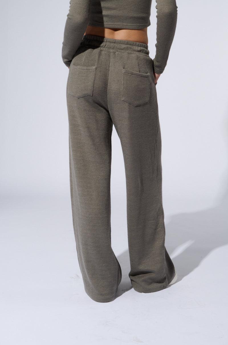 EYES ON ME WIDE LEG SWEAT PANT IN GREY Product Image