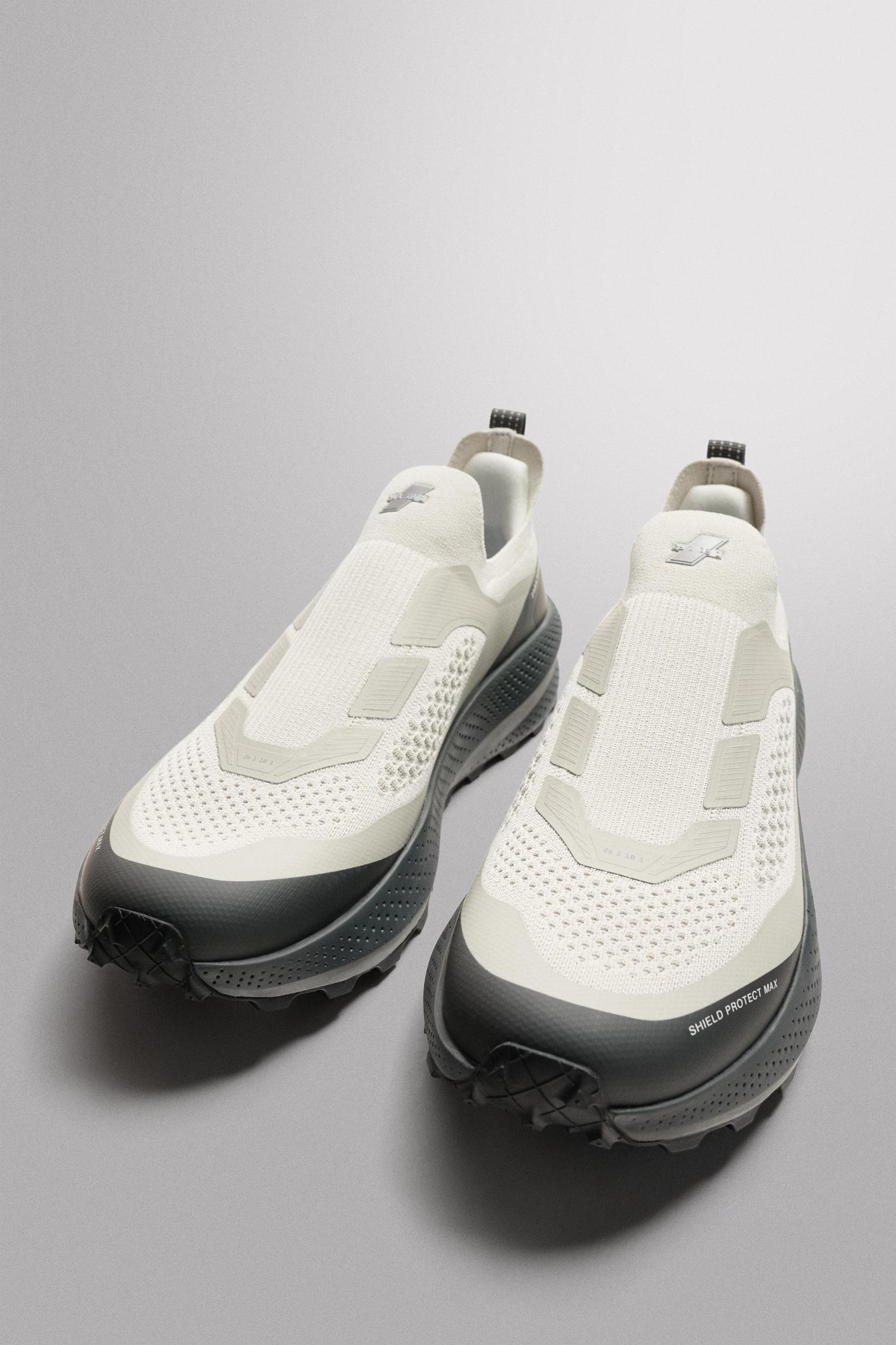 LACELESS SNEAKERS Product Image