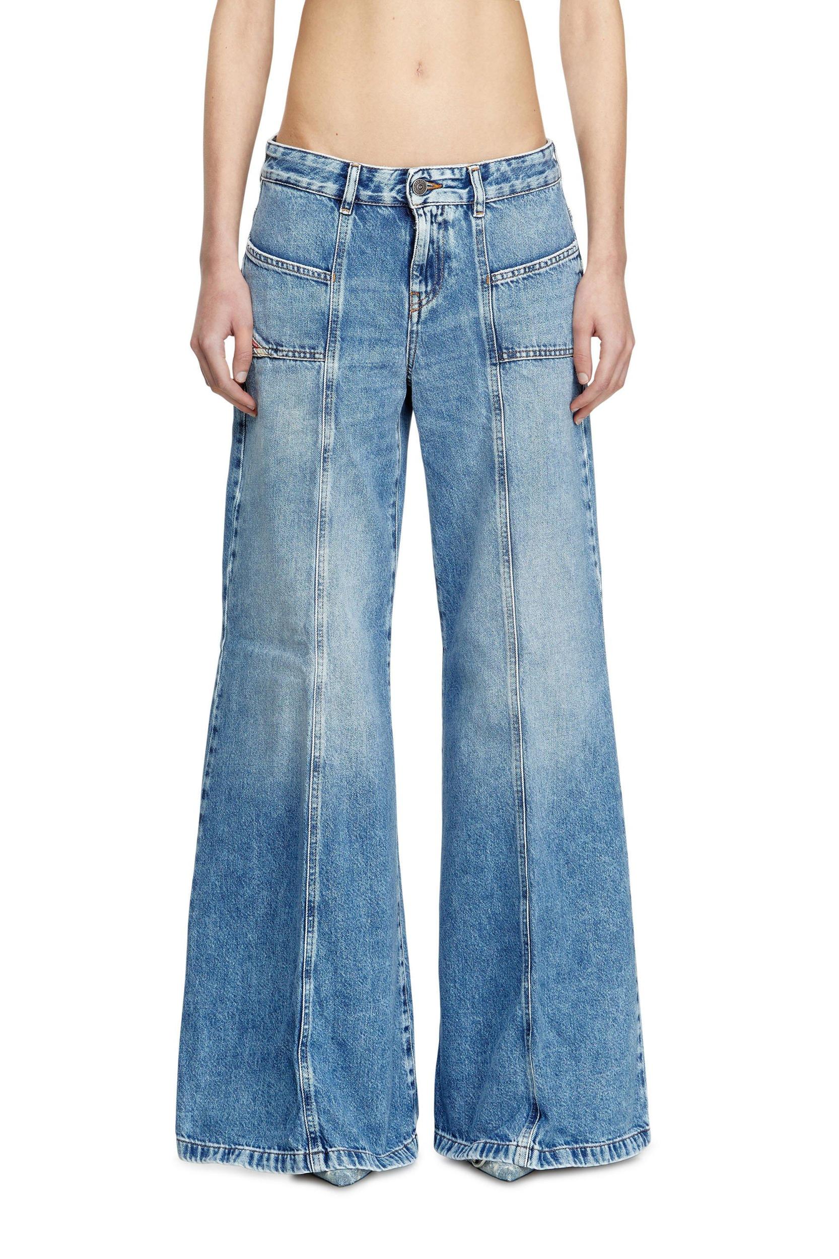 Flare Jeans D-Akii 09H95 Product Image