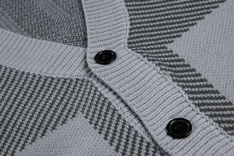 RT No. 3218 GRAY PLAID CARDIGAN Product Image