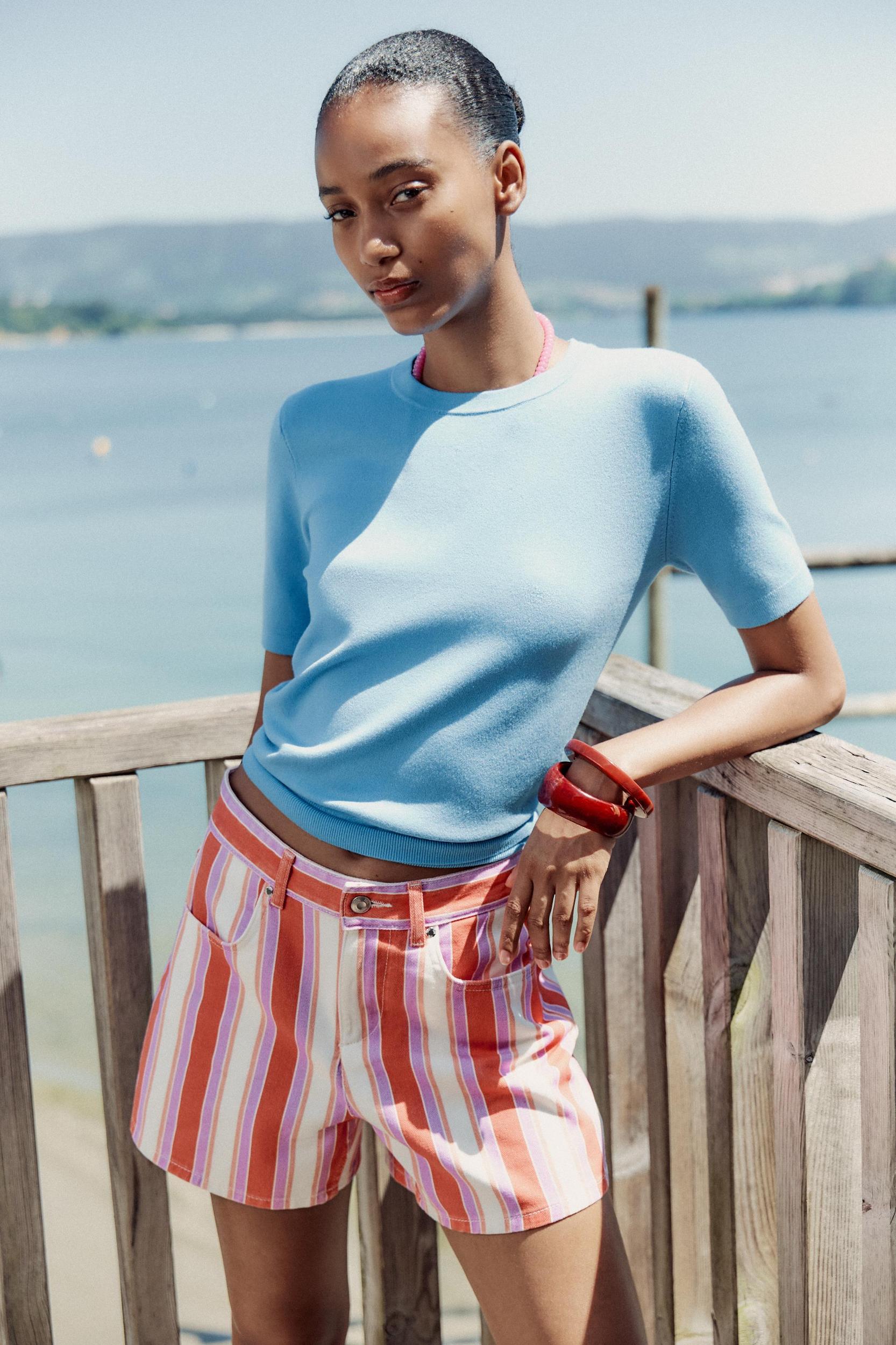 Z1975 MOM FIT HIGH-WAISTED STRIPED SHORTS Product Image