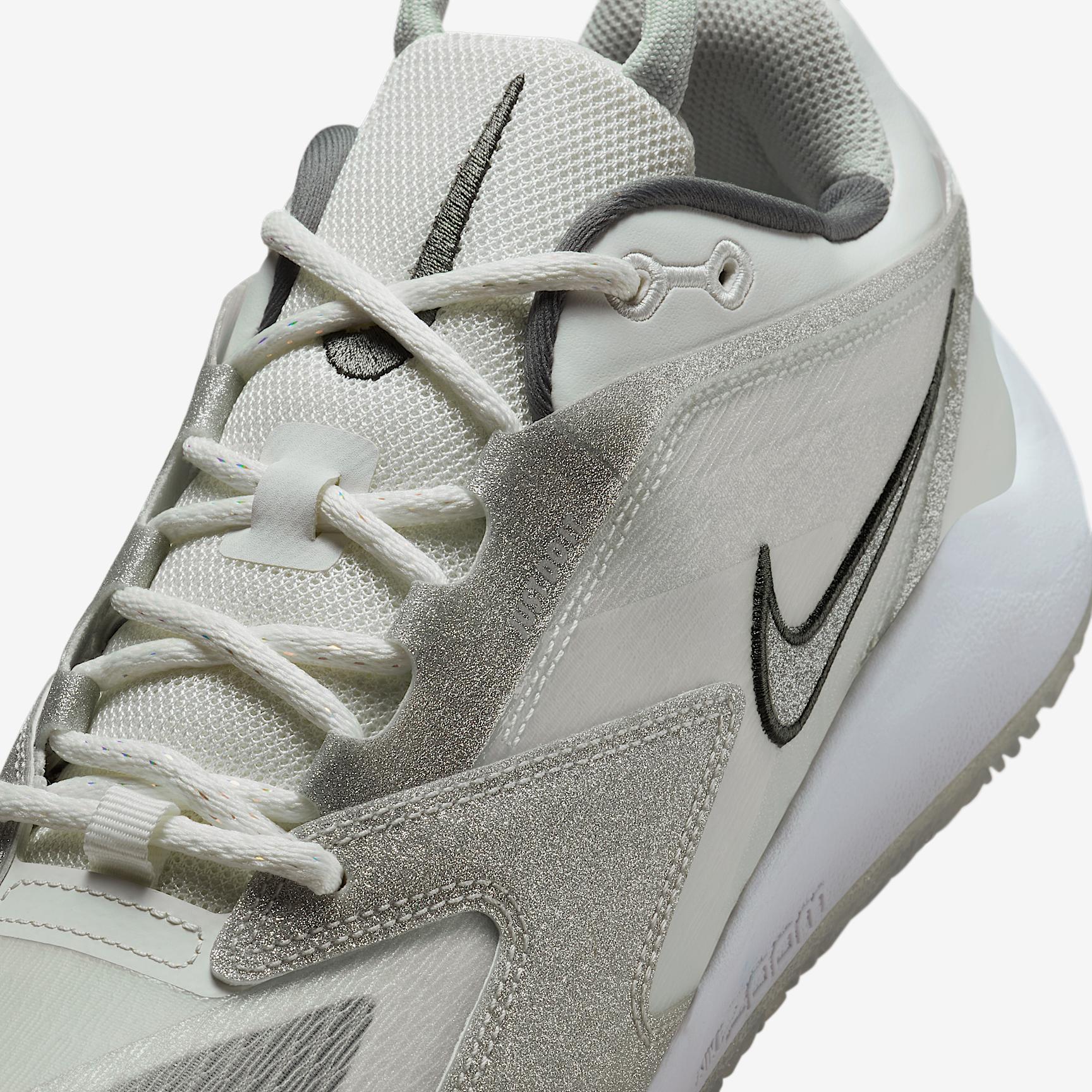 Nike Women's HyperAce 3 SE Volleyball Shoes Product Image