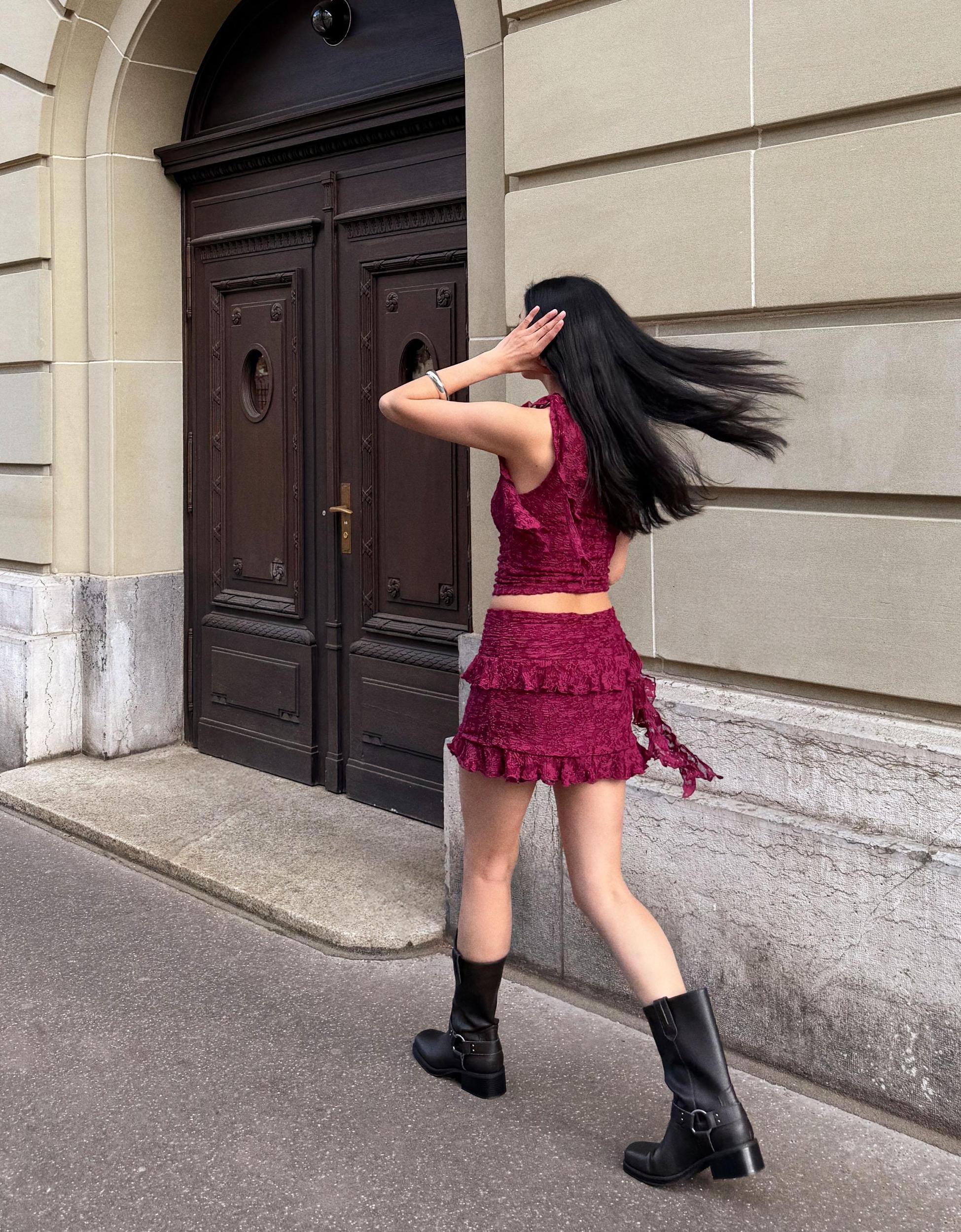 Blonde lace top with ruffles Product Image