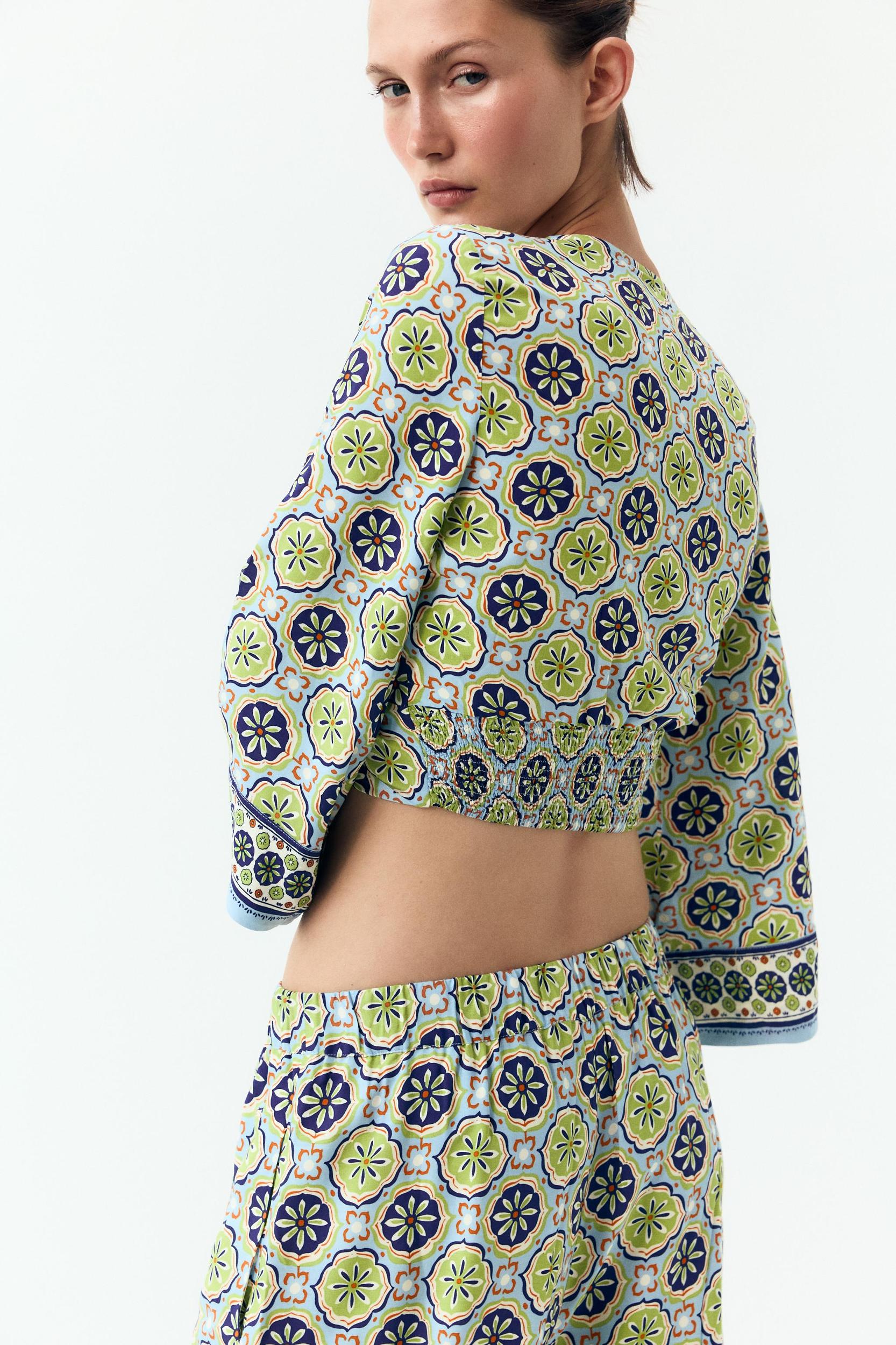PRINTED KNOTTED CROP TOP Product Image