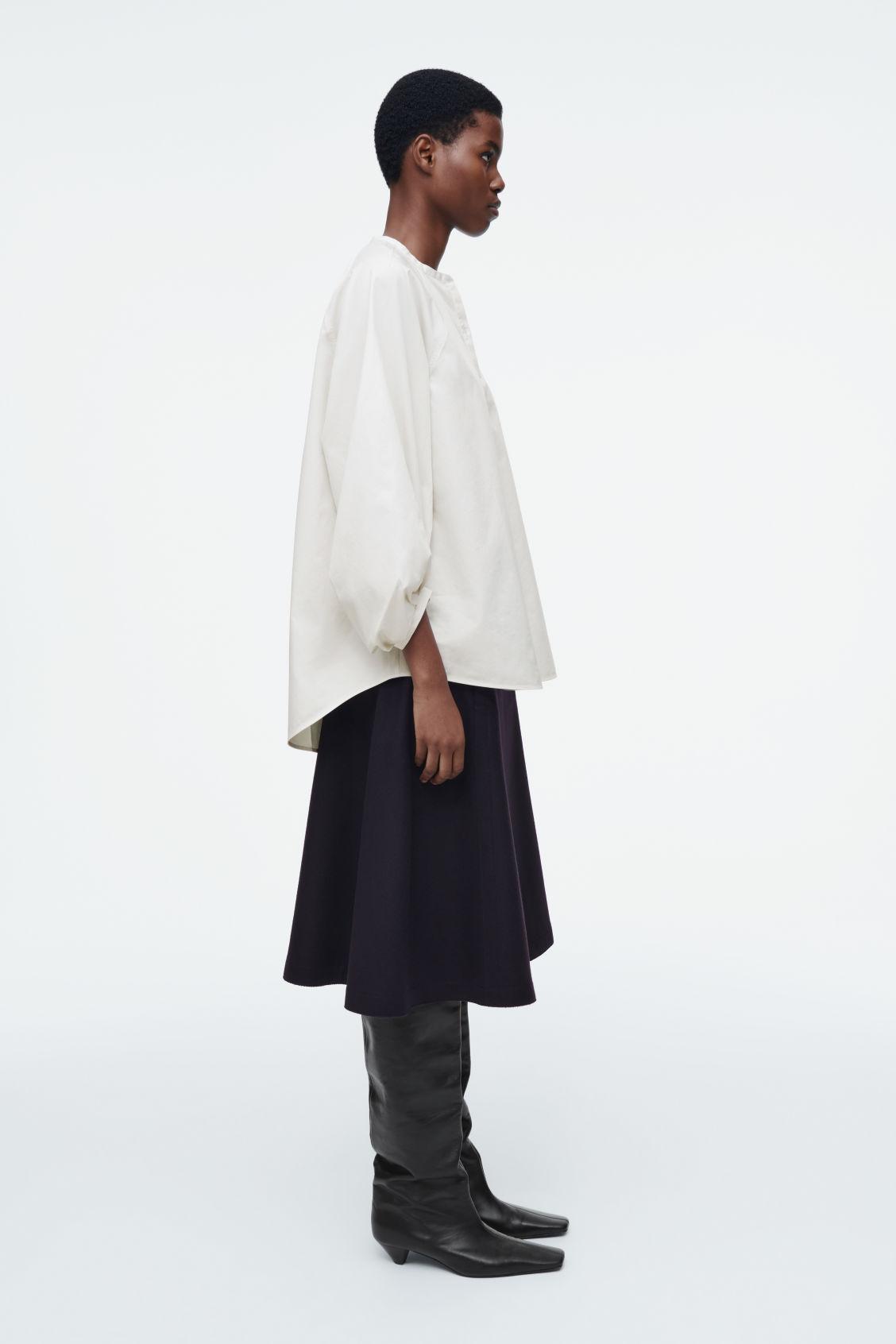 BALLOON-SLEEVE BLOUSE Product Image