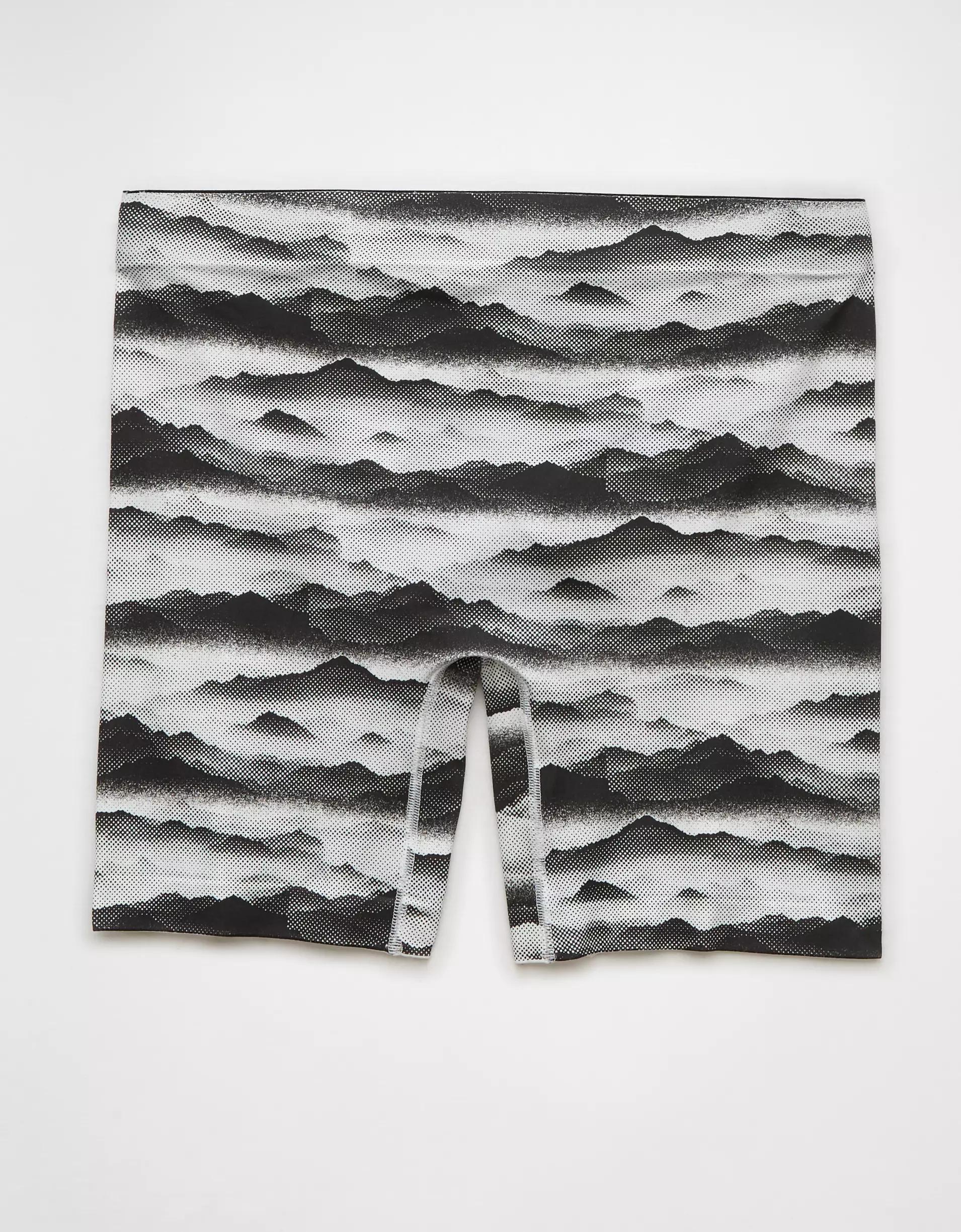 AEO Men's Waves 6" StealthMode Boxer Brief Product Image