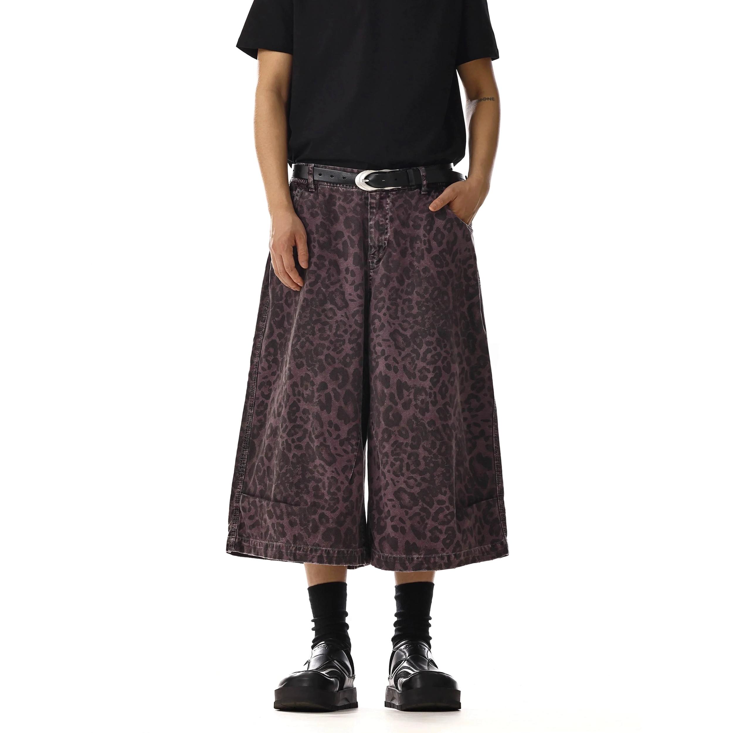 RT No. 18219 LEOPARD LONG SHORTS Product Image